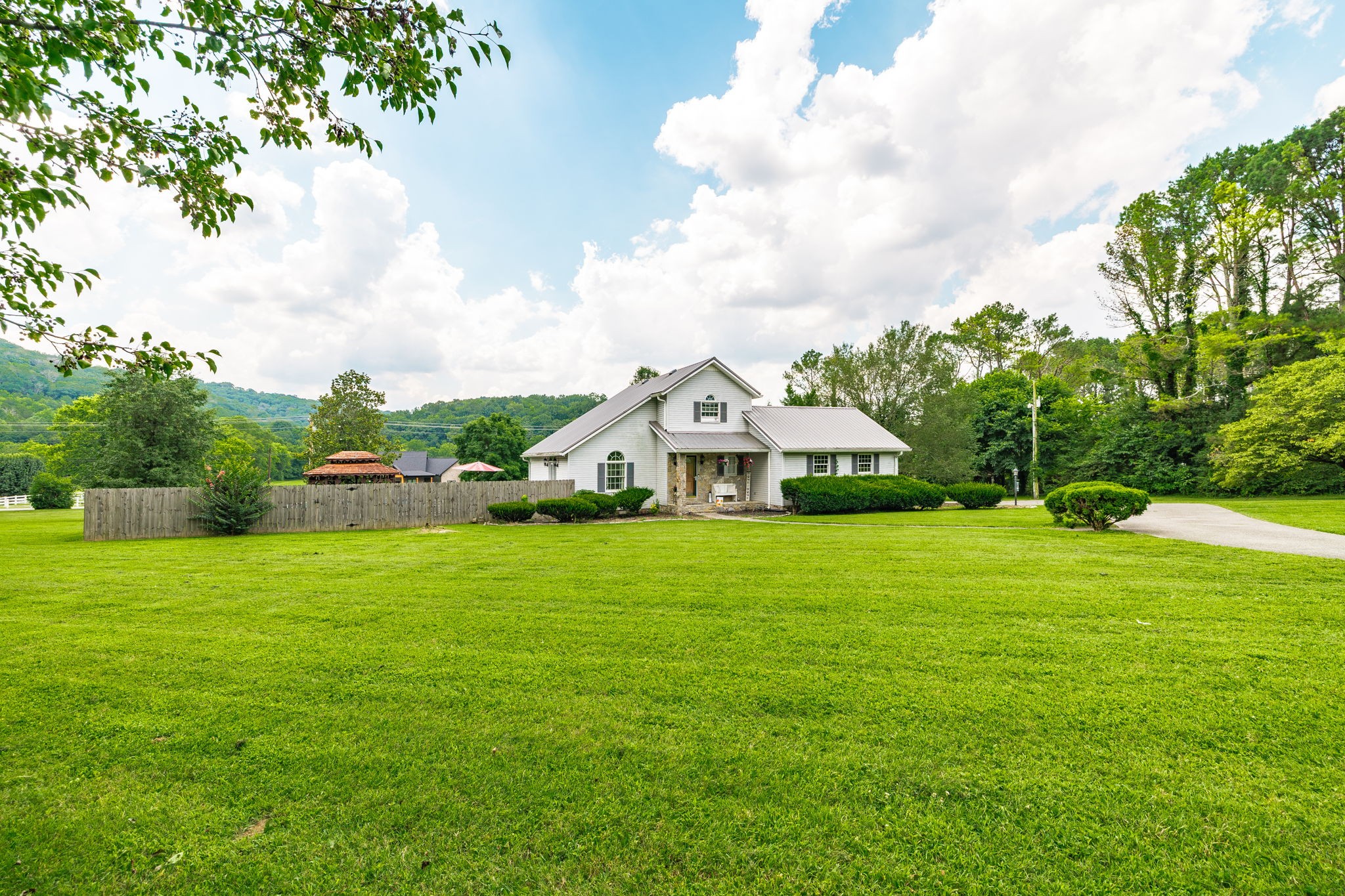 3554 Hwy 31e Property Photo 6