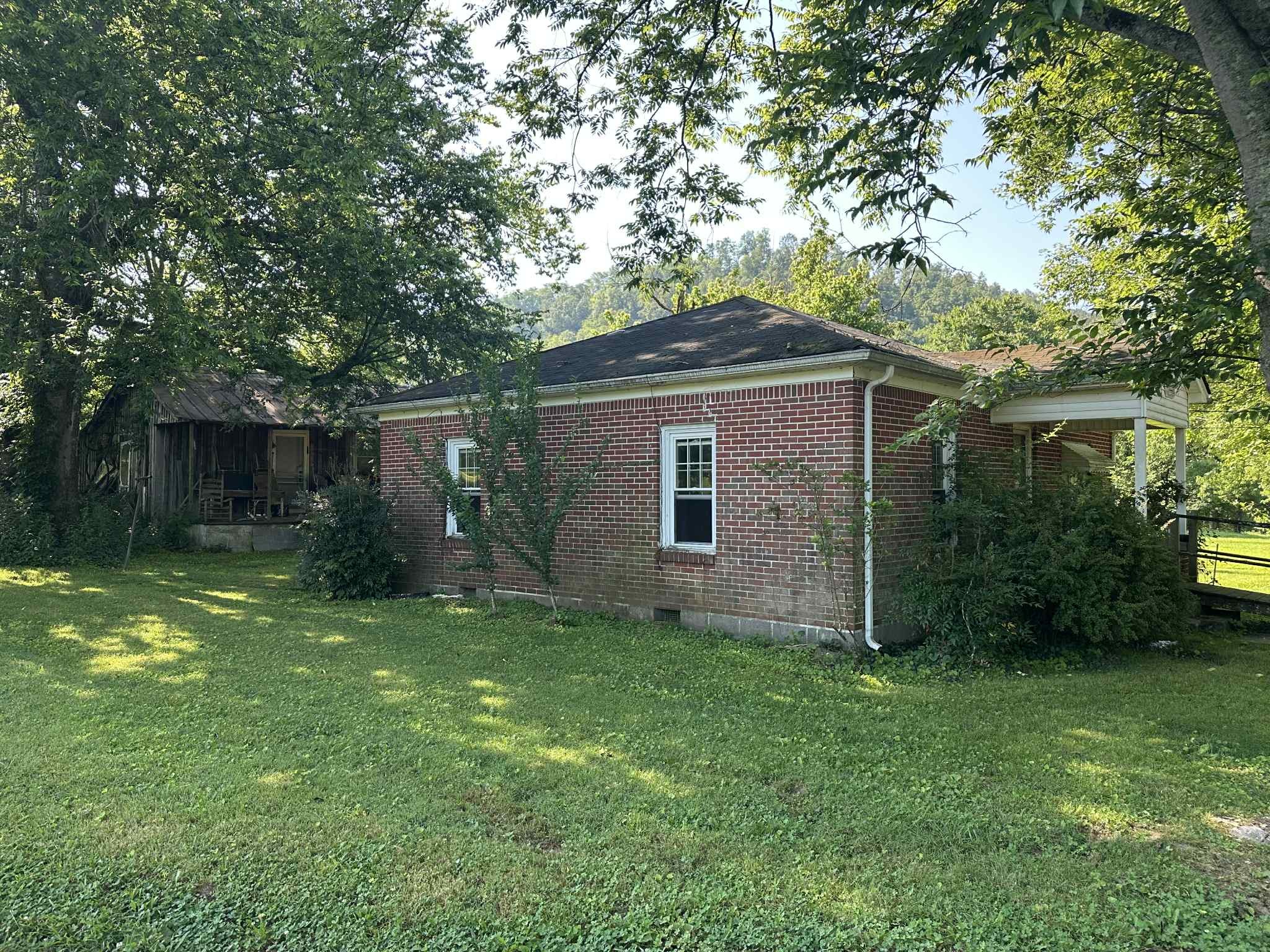 4 Price Ln Property Photo 3