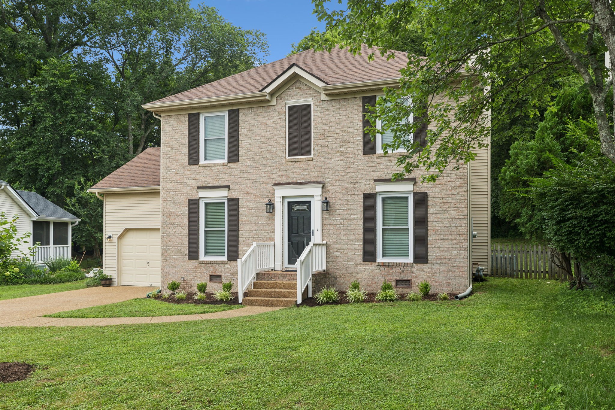 2059 Upland Dr Property Photo 2