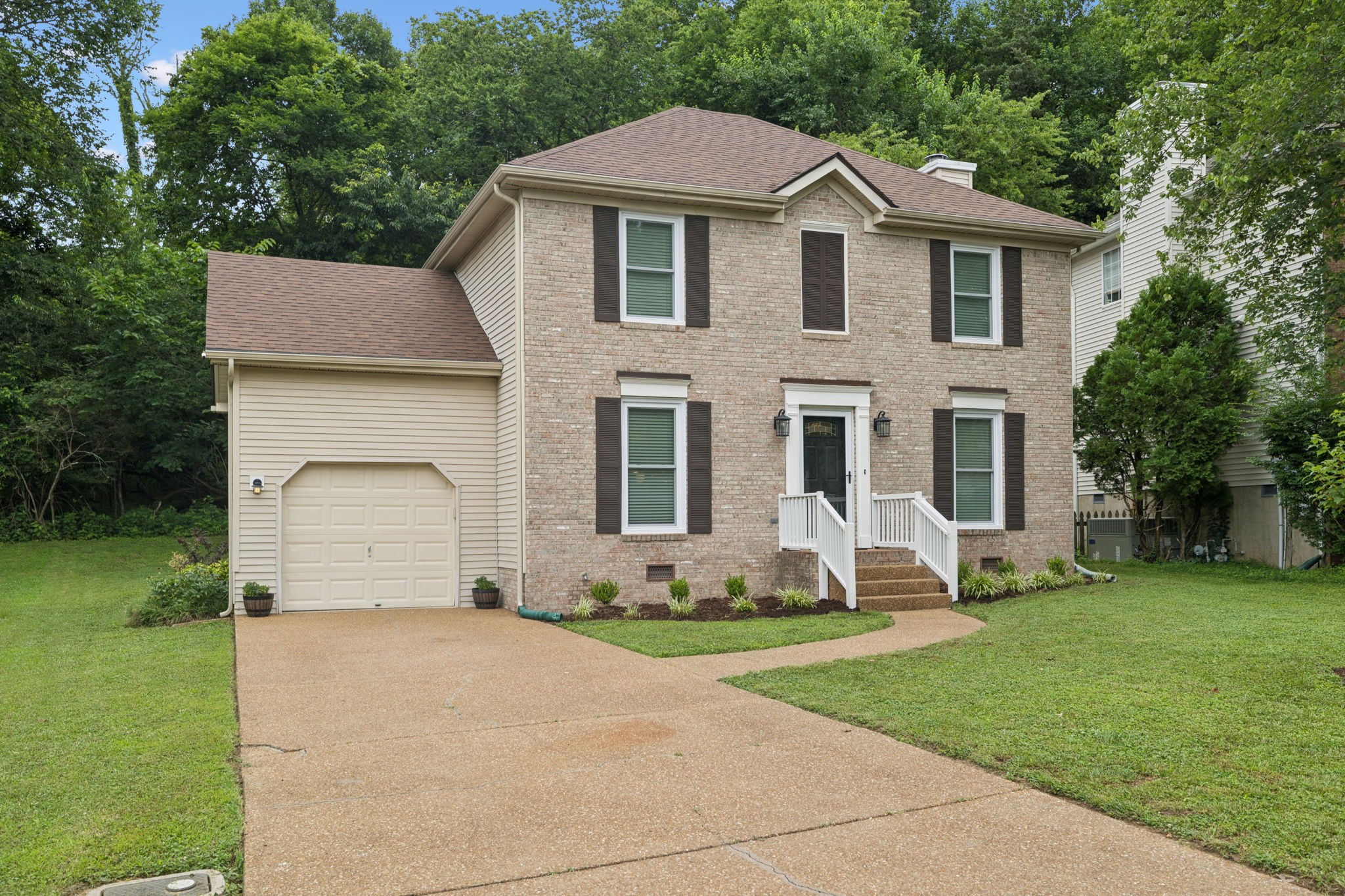 2059 Upland Dr Property Photo 4