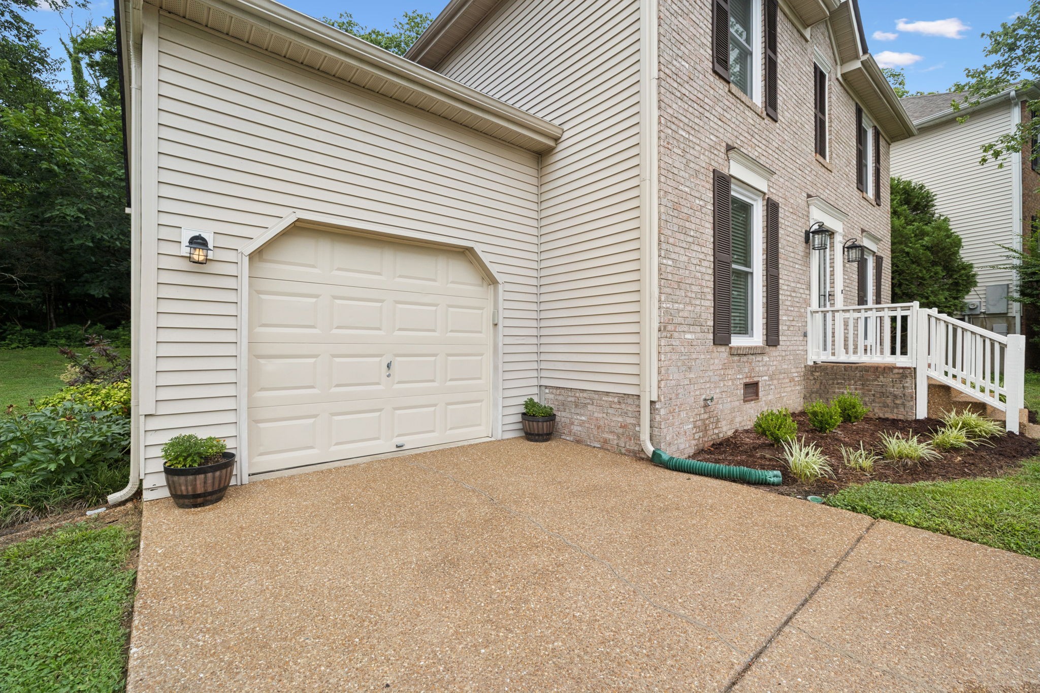 2059 Upland Dr Property Photo 5