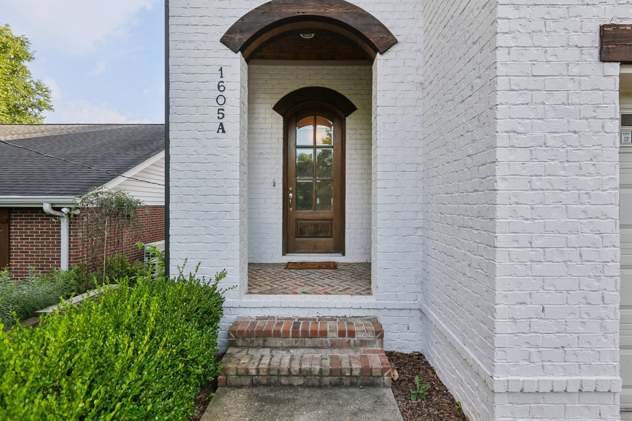 1605 Stokes Ln Property Photo 3
