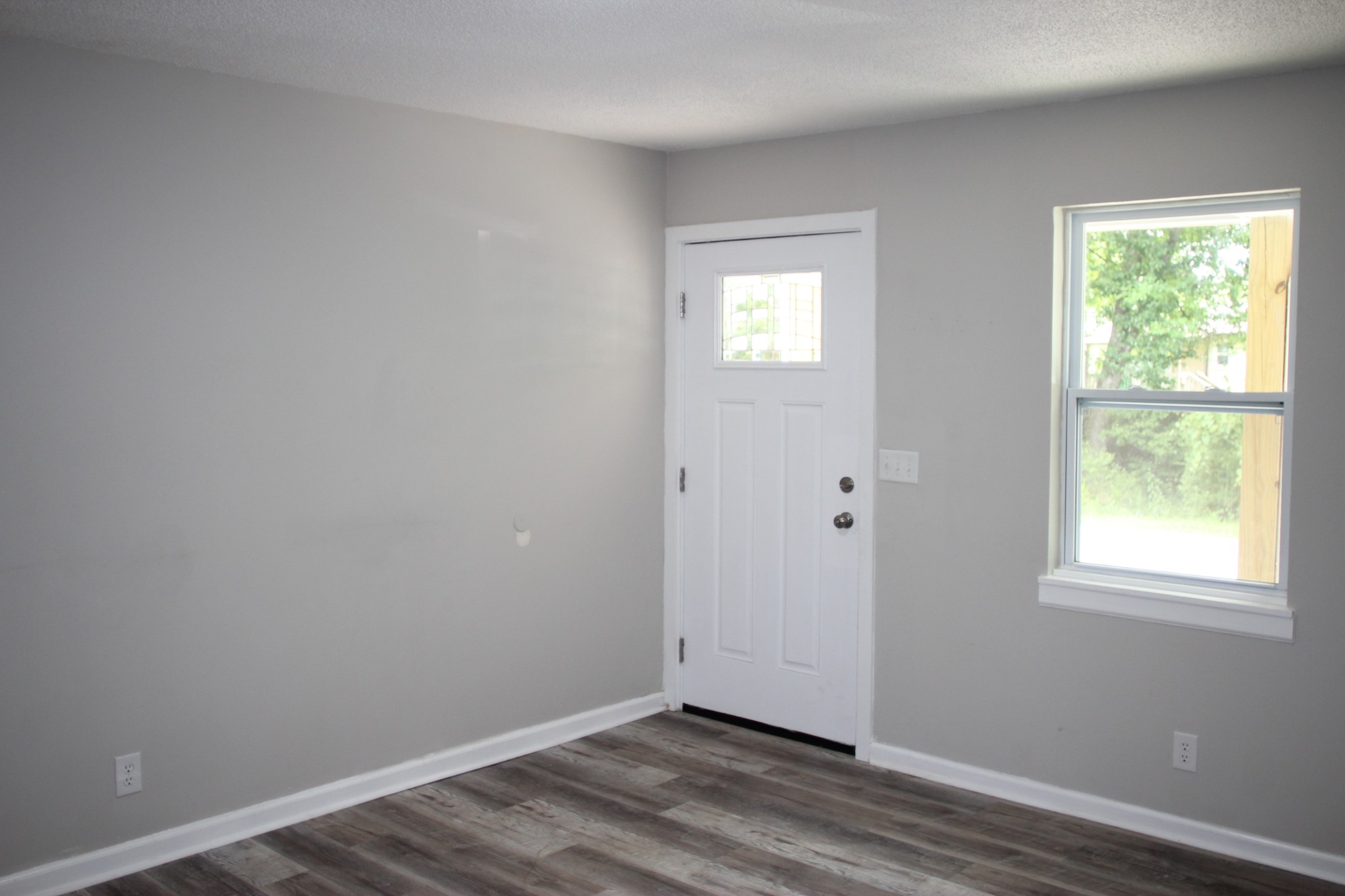 129 Cascade Ave Property Photo 2