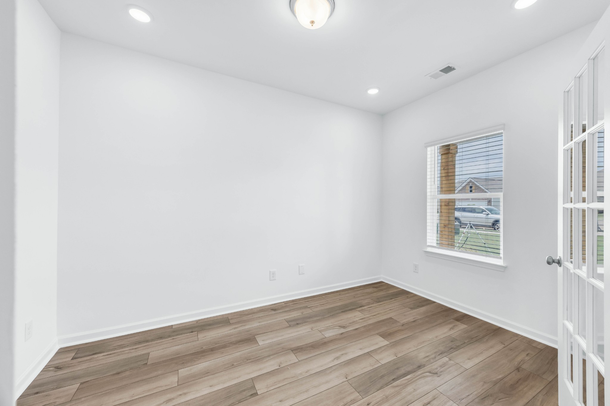 1234 English Oak Dr Property Photo 3