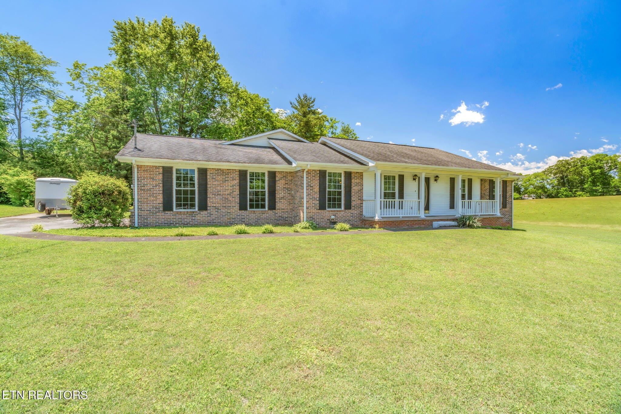 624 Lansdale Drive Property Photo 3