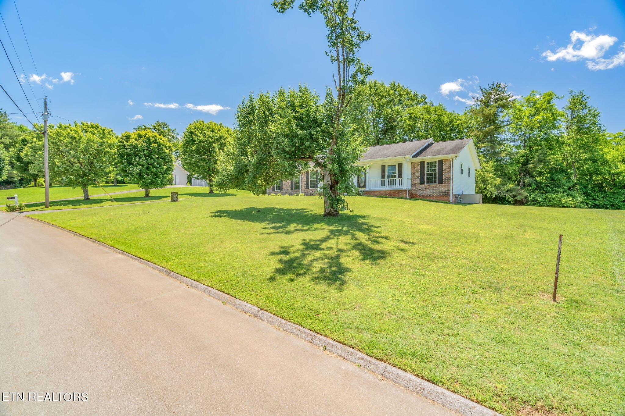 624 Lansdale Drive Property Photo 8