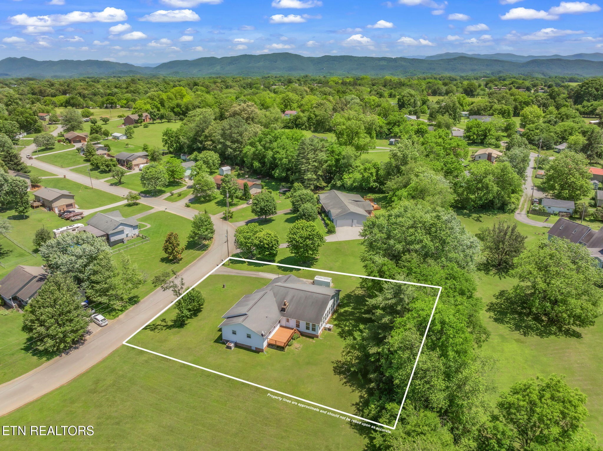 624 Lansdale Drive Property Photo 11