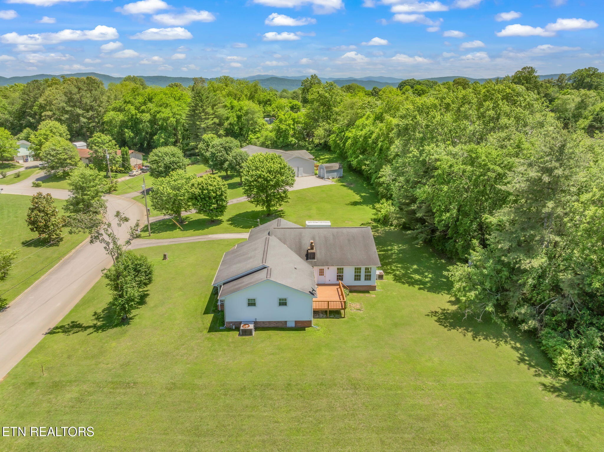 624 Lansdale Drive Property Photo 13