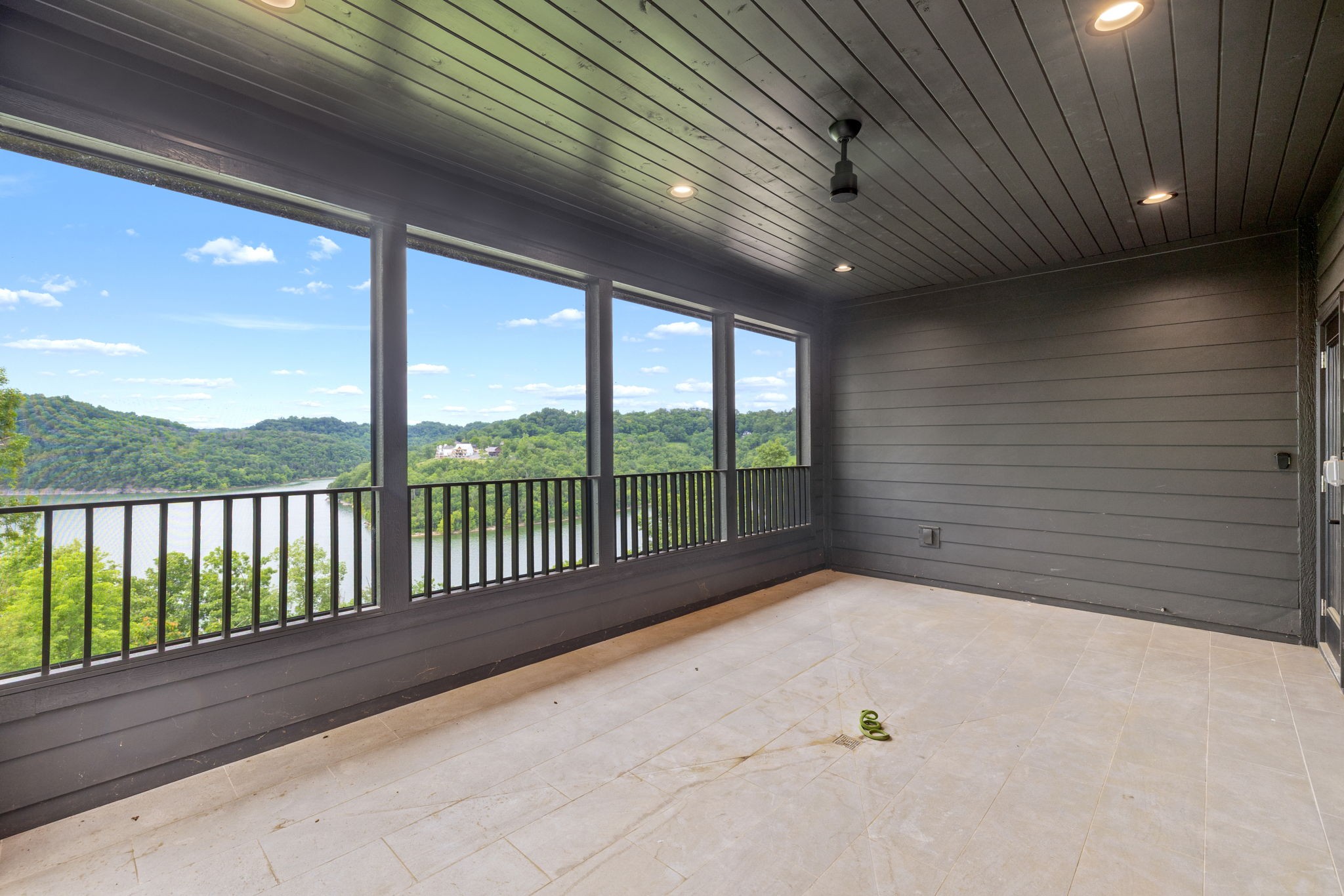 928 Harbor Pointe Drive Property Photo 40