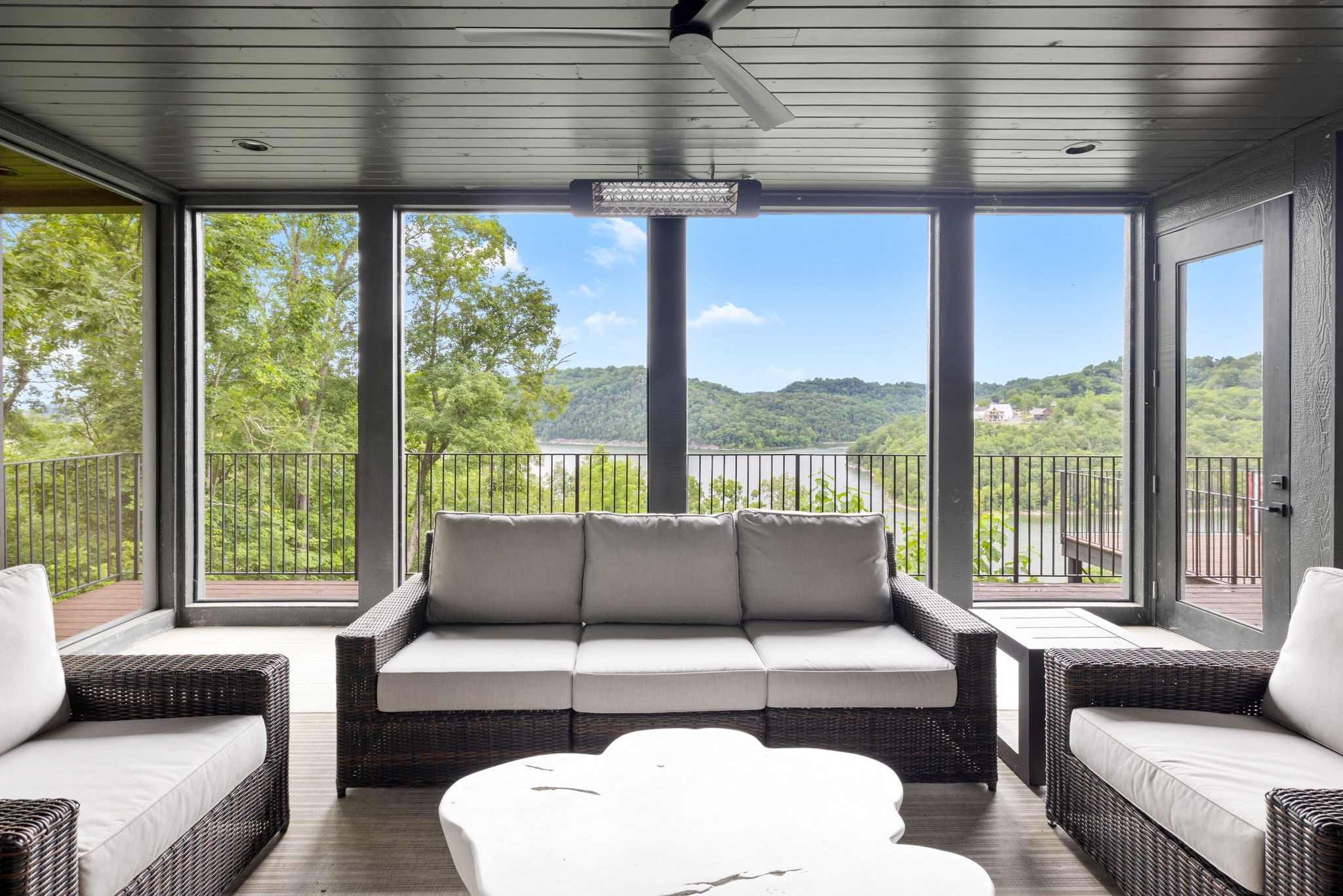 928 Harbor Pointe Drive Property Photo 46