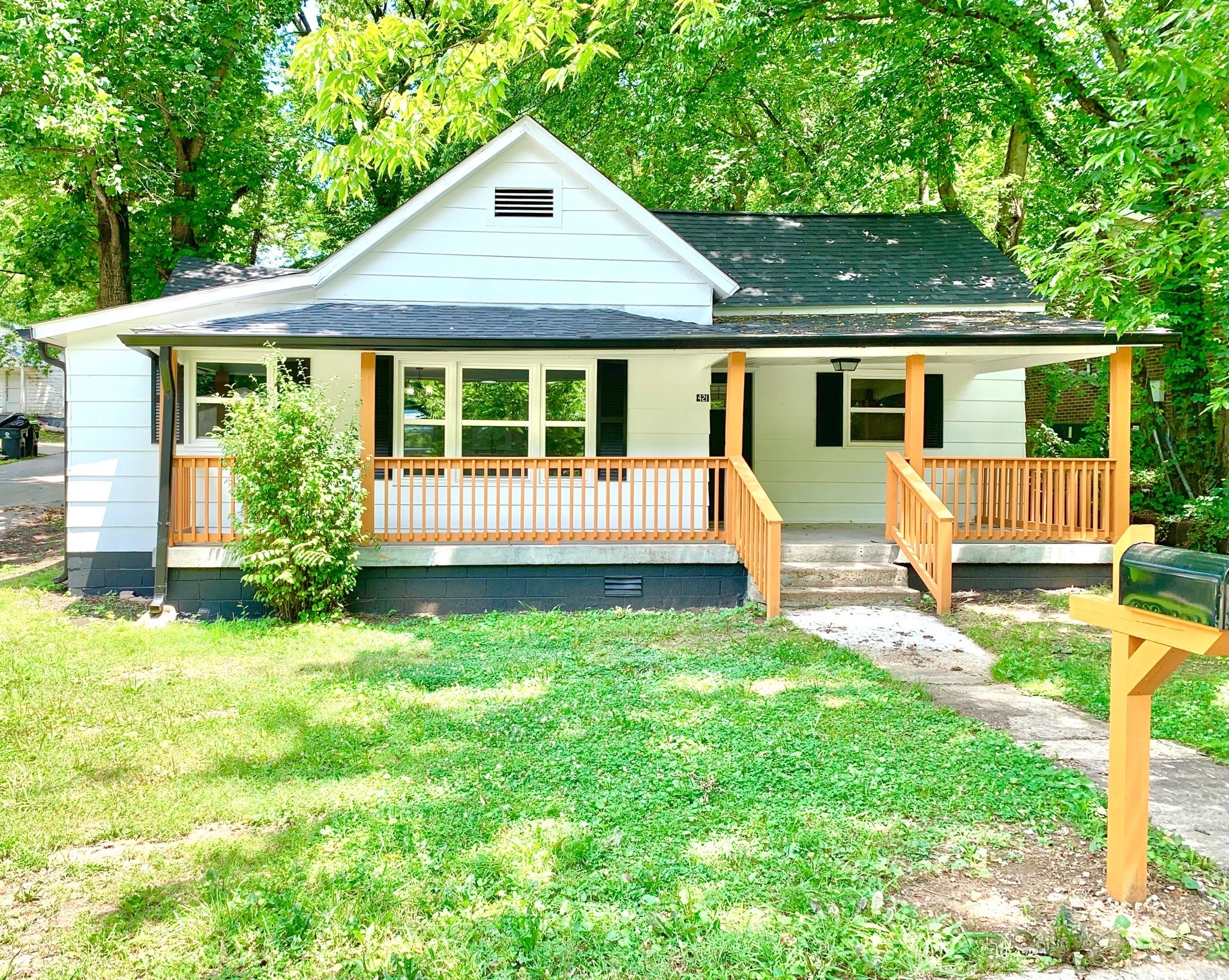421 Poston St Property Photo 1