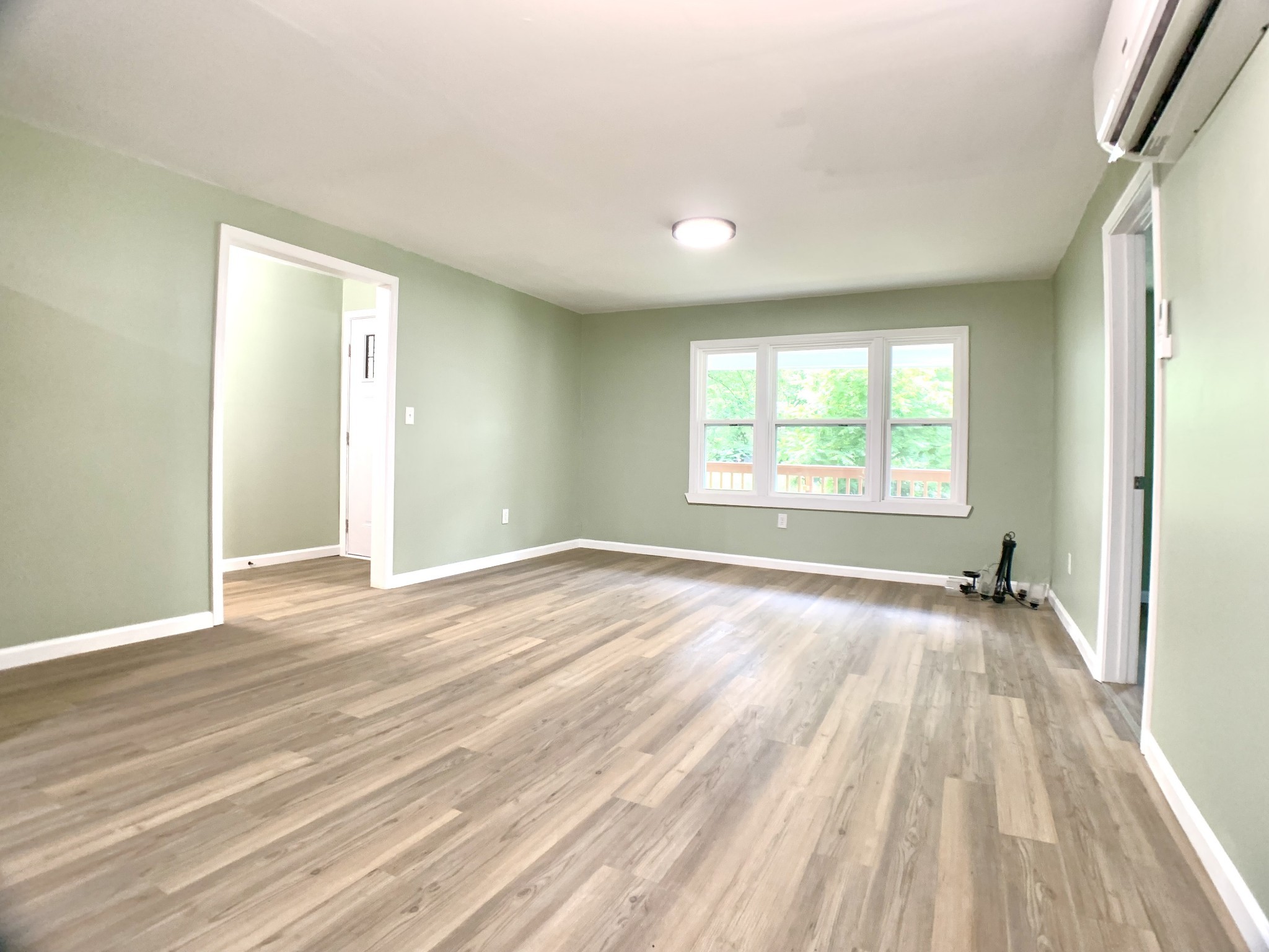421 Poston St Property Photo 3