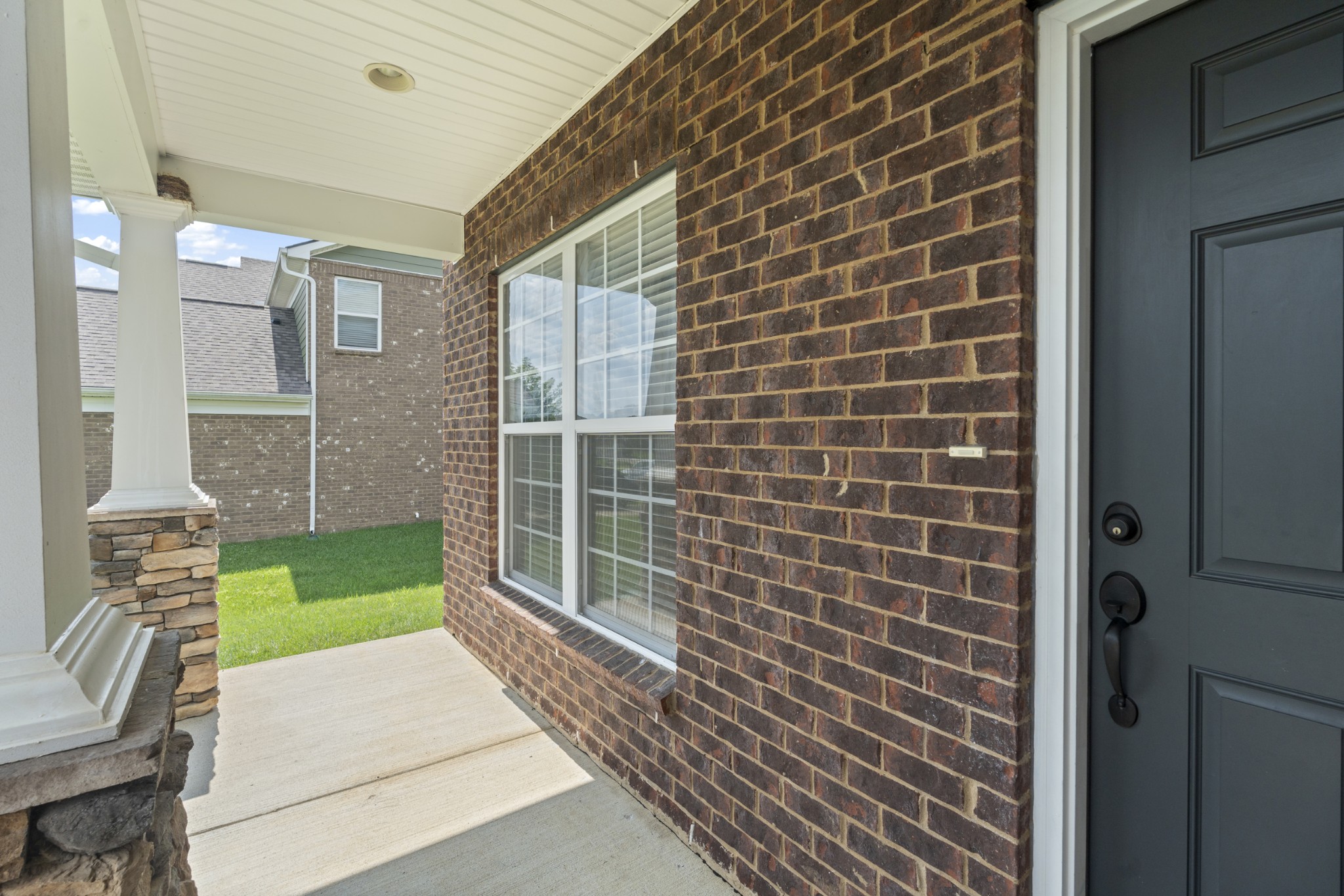 2039 Friendship Dr Property Photo 5