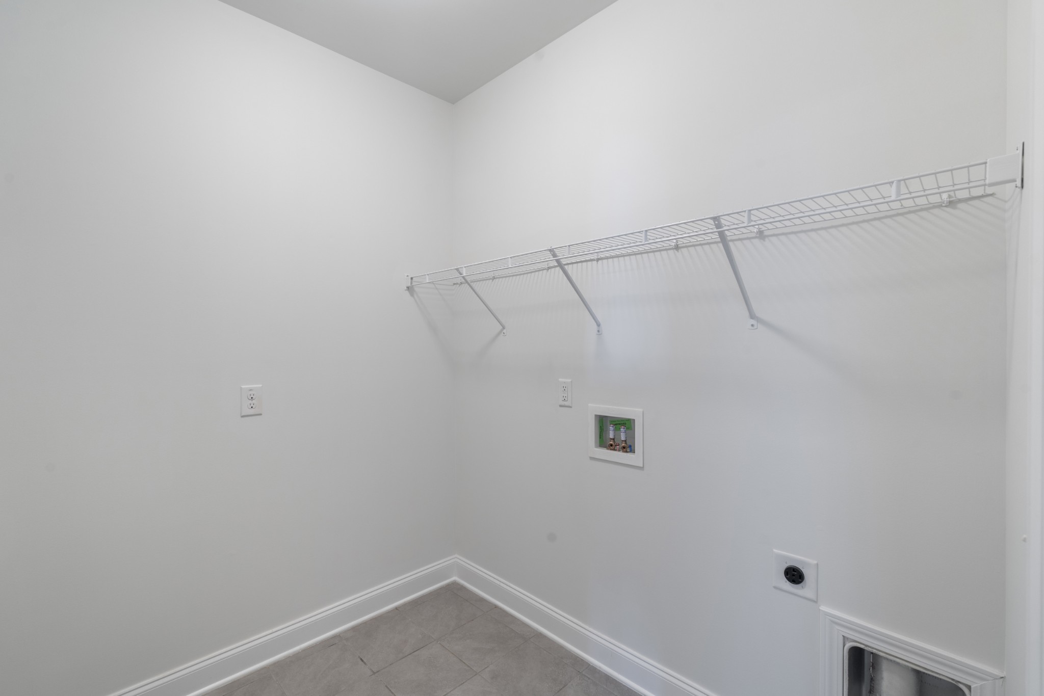 2039 Friendship Dr Property Photo 13
