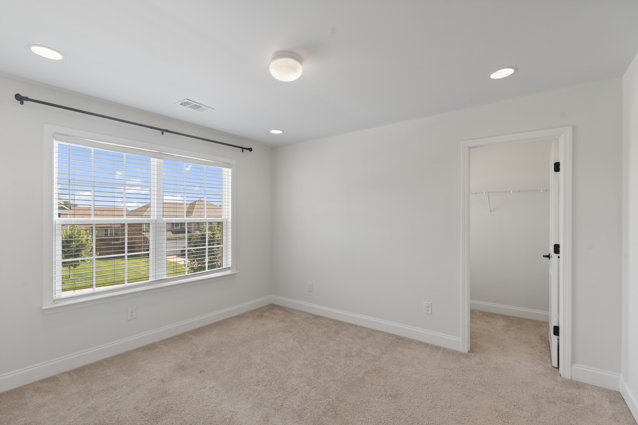 2039 Friendship Dr Property Photo 32