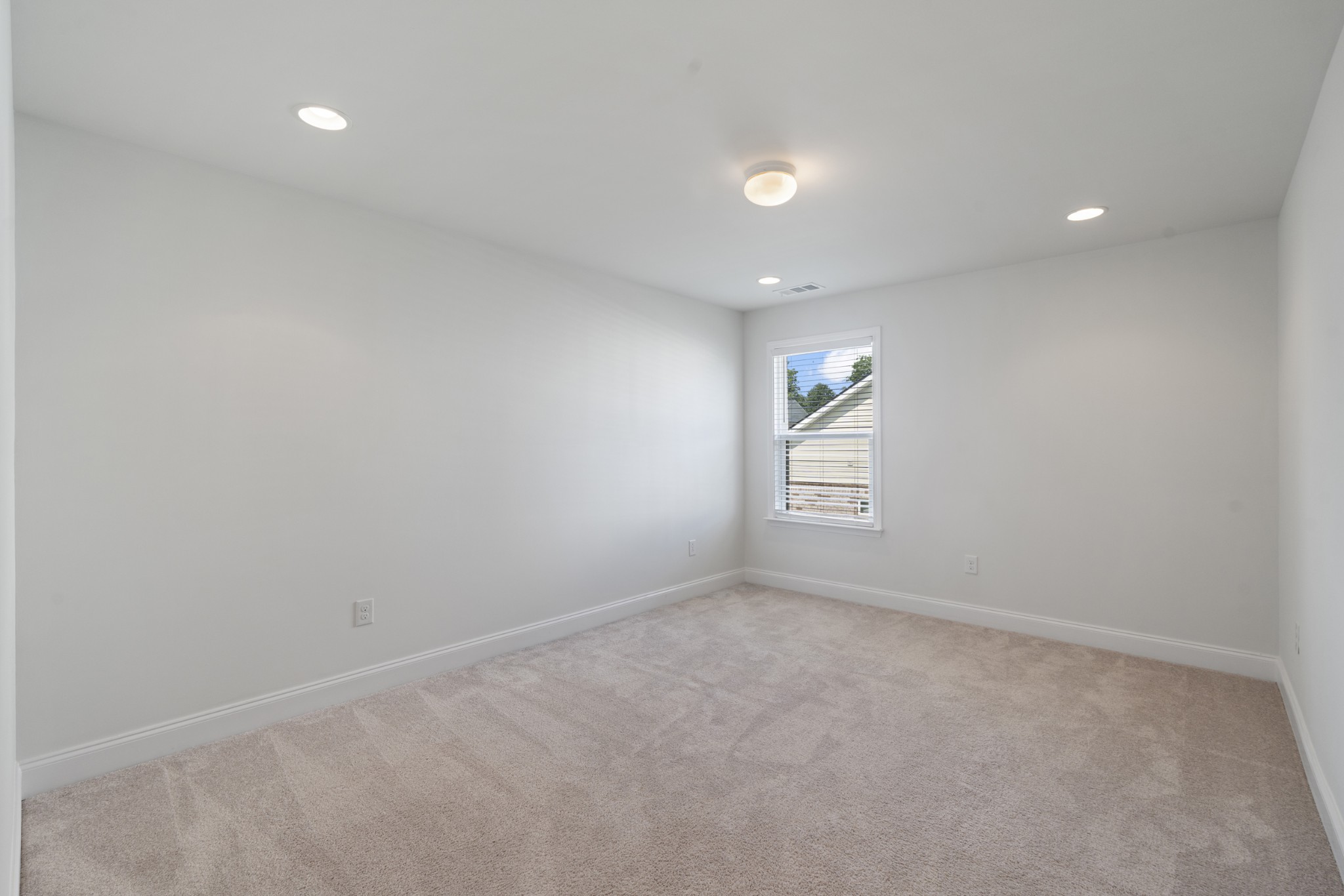 2039 Friendship Dr Property Photo 37