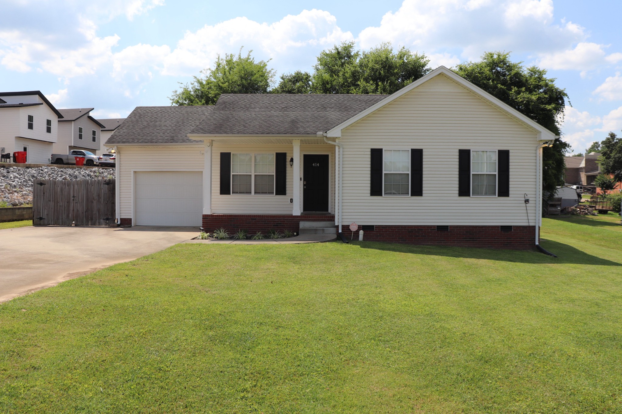 414 Kelly Ln Property Photo 1