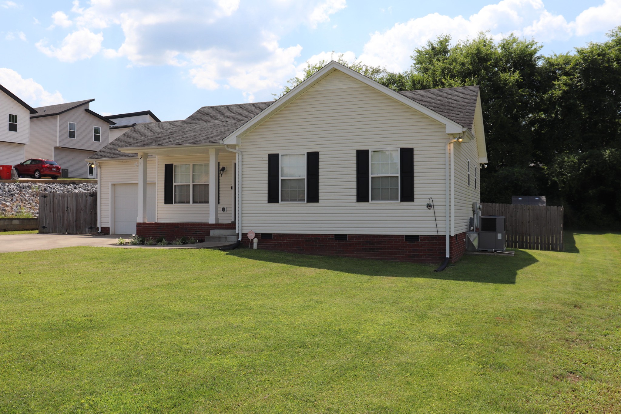 414 Kelly Ln Property Photo 5