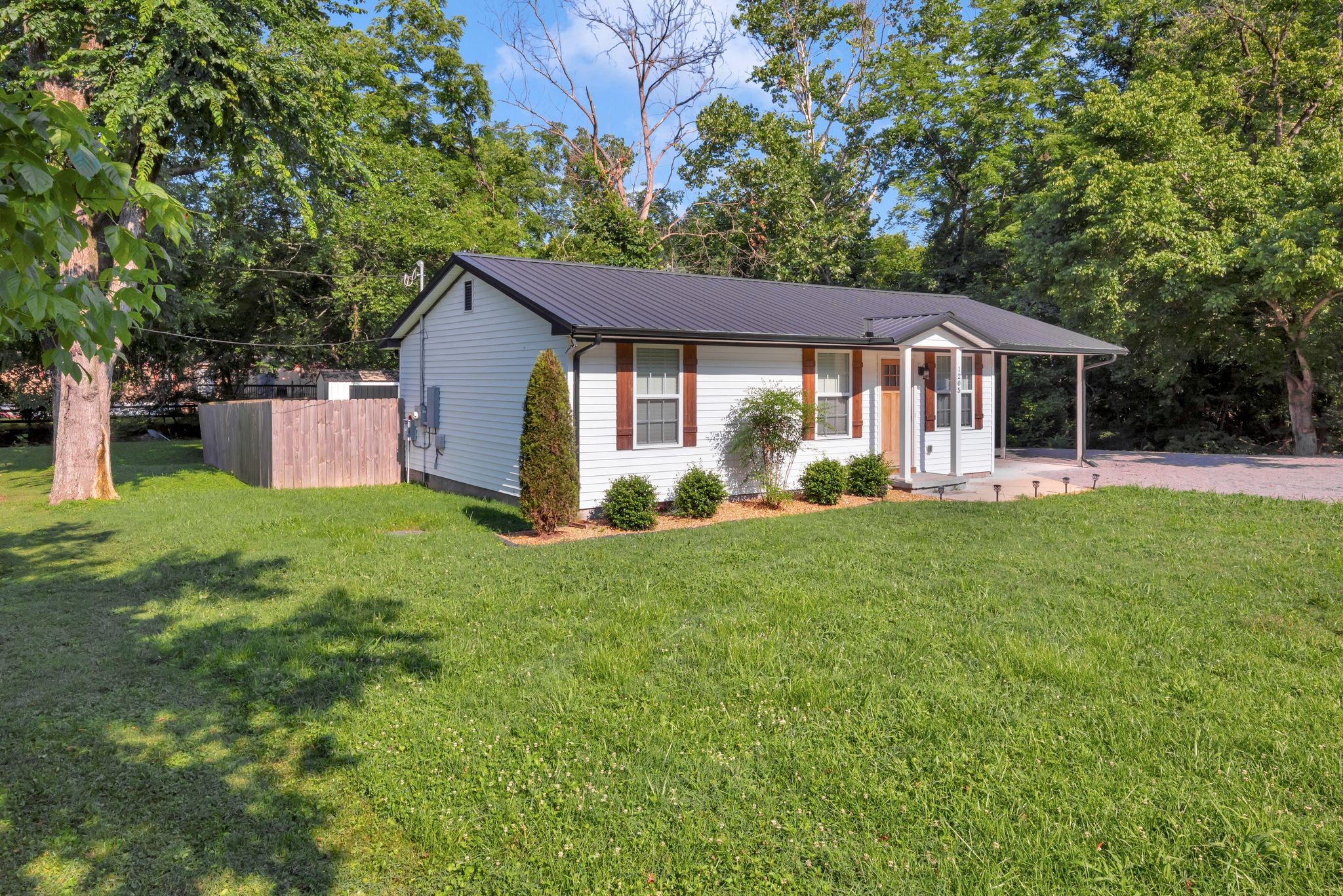 1205 Slaters Creek Rd Property Photo 4