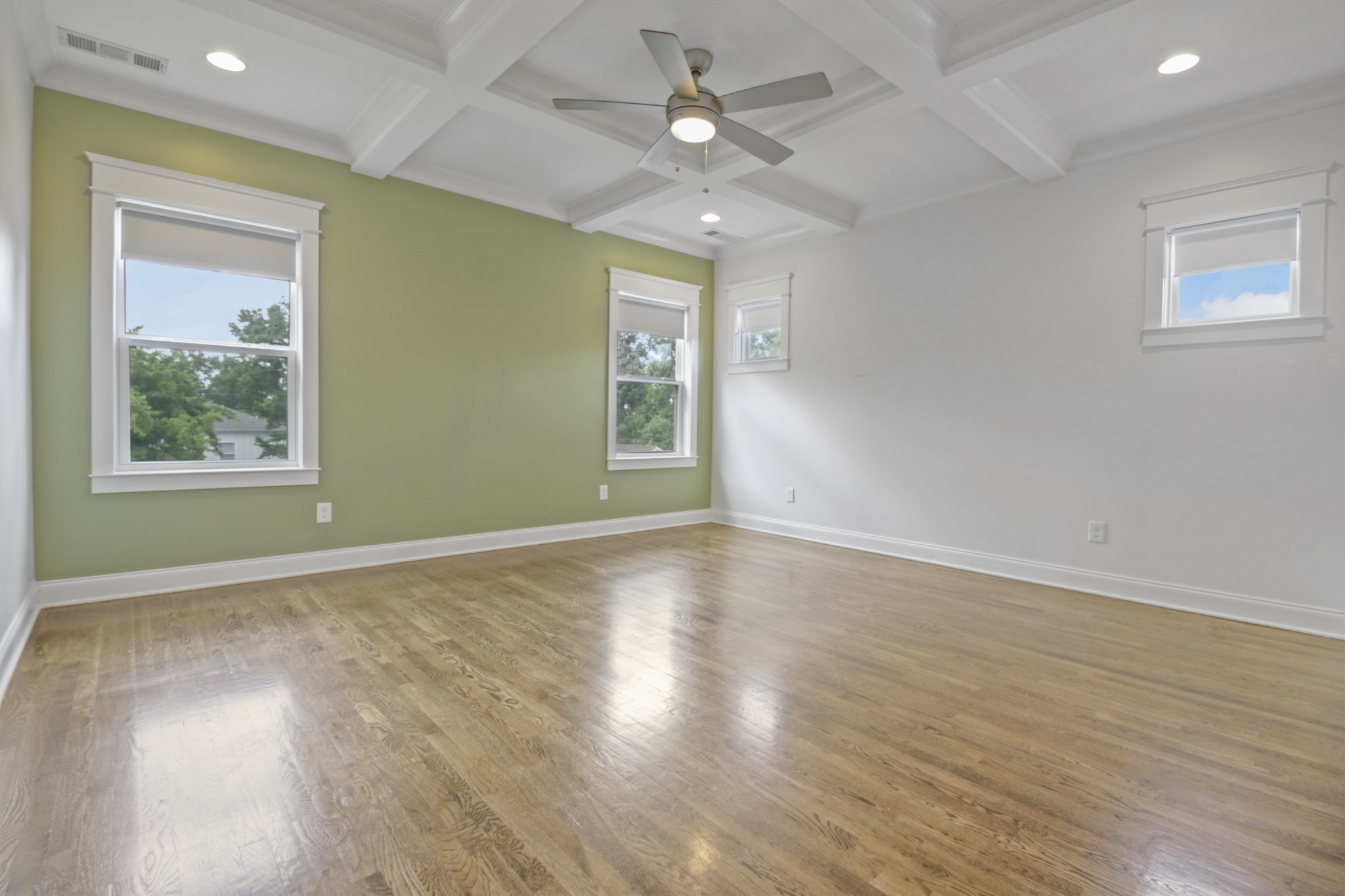 2247 Greenwood Ave Property Photo 14