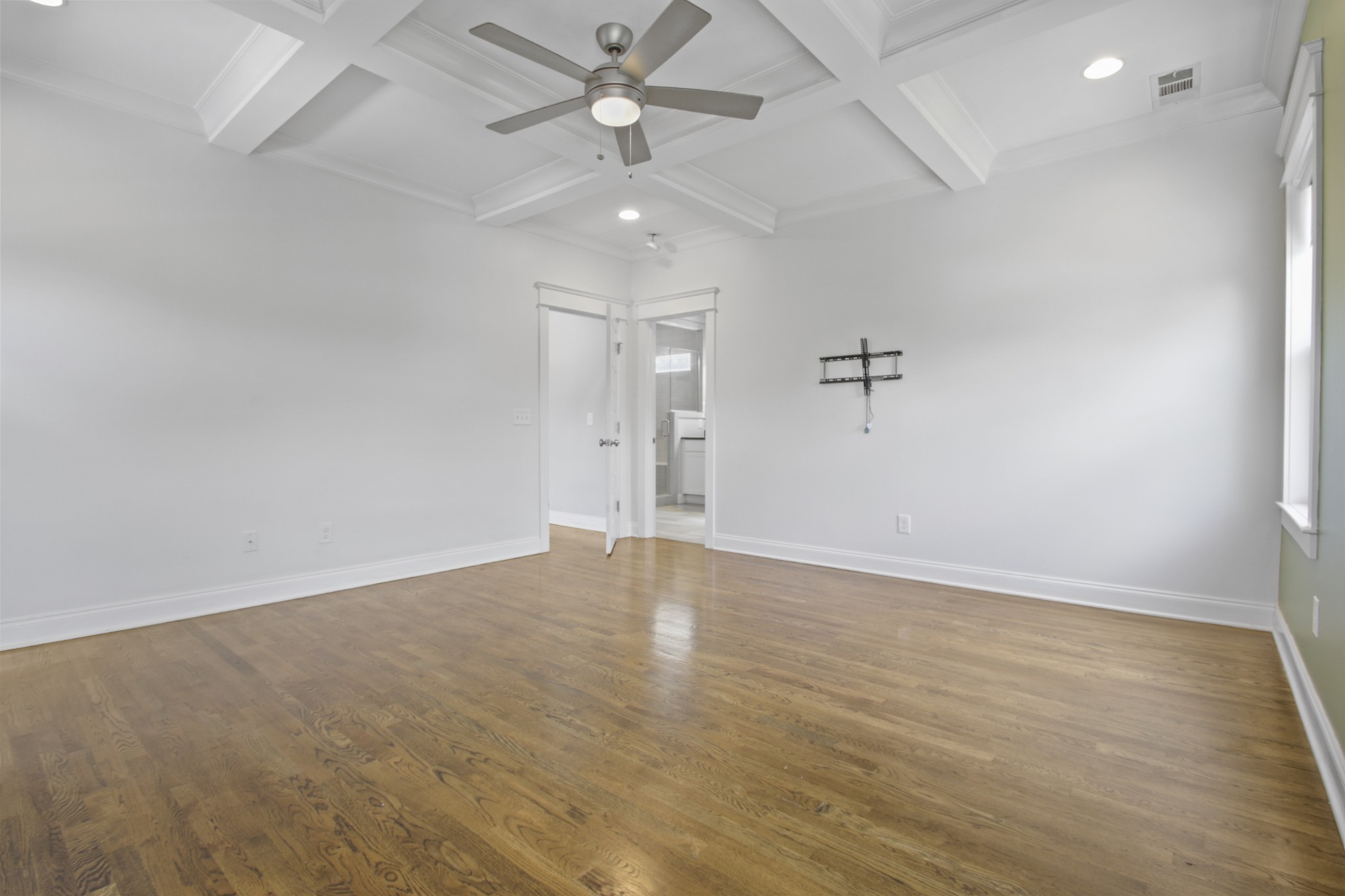 2247 Greenwood Ave Property Photo 15