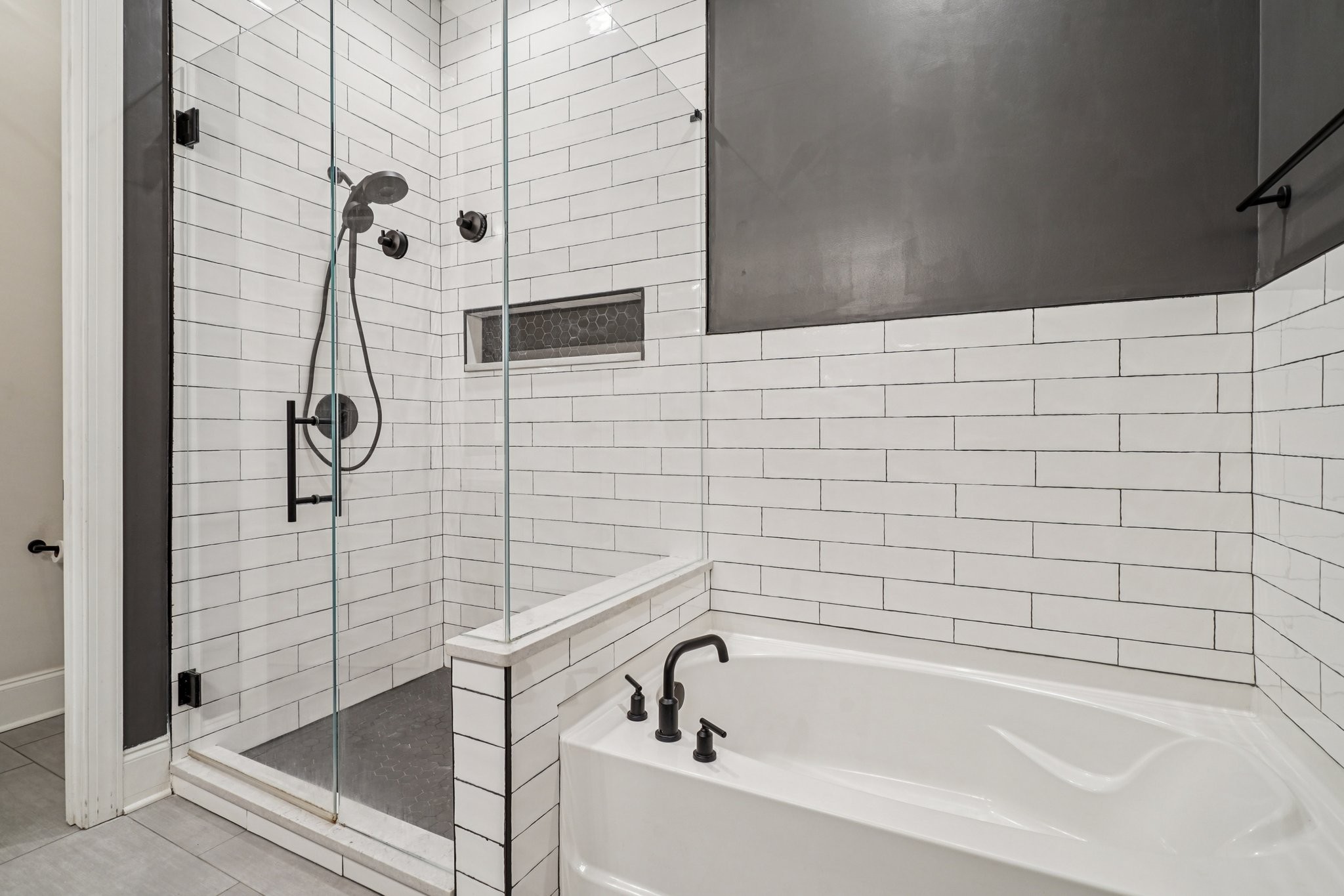 1003 Glasgow Ct Property Photo 27