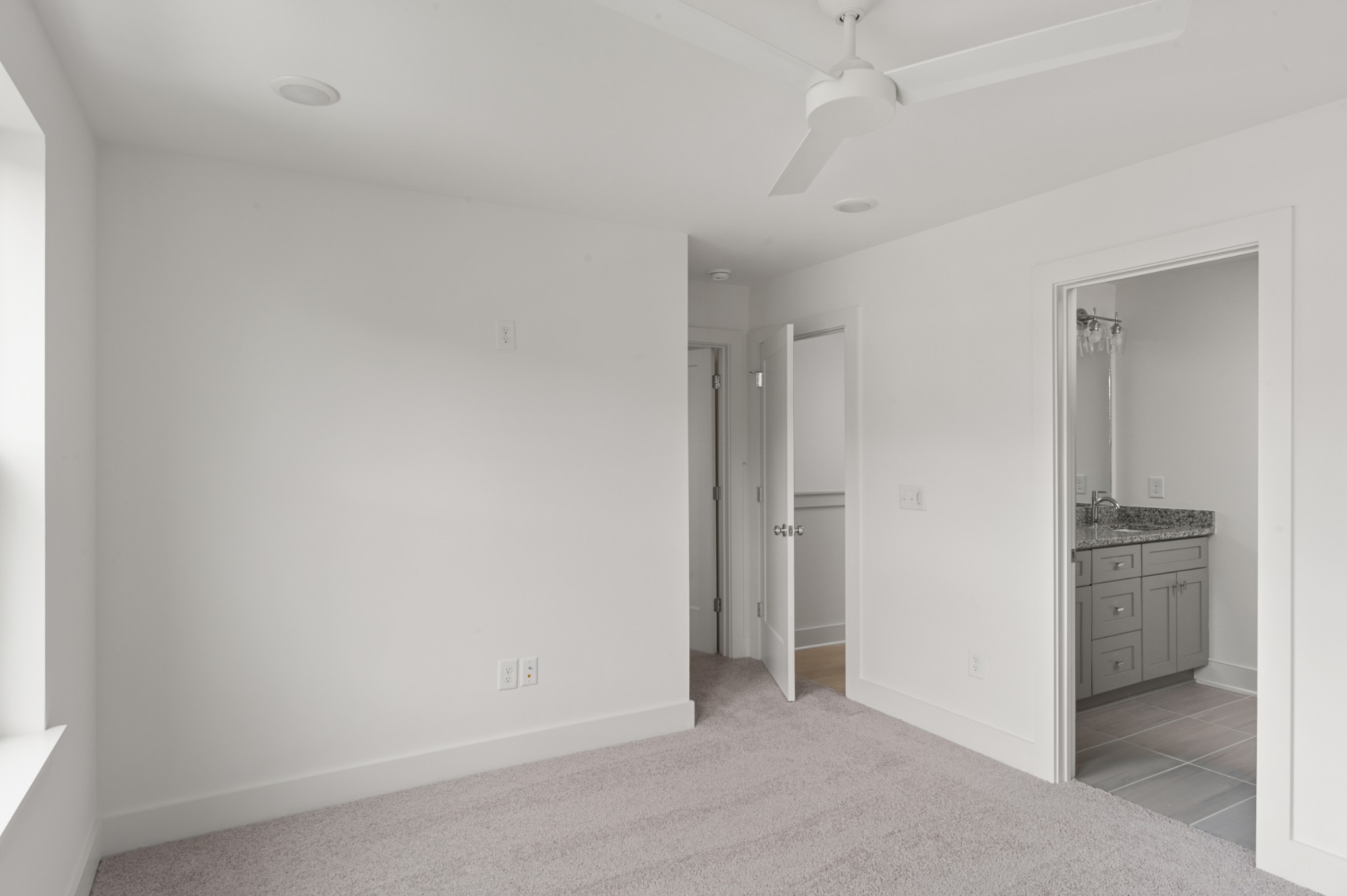 550 Markham St Property Photo 12
