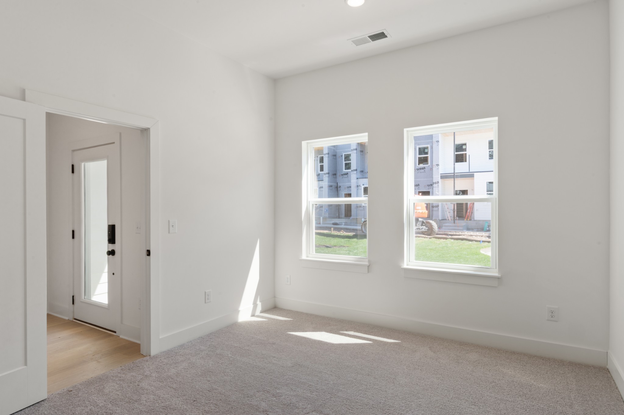550 Markham St Property Photo 13