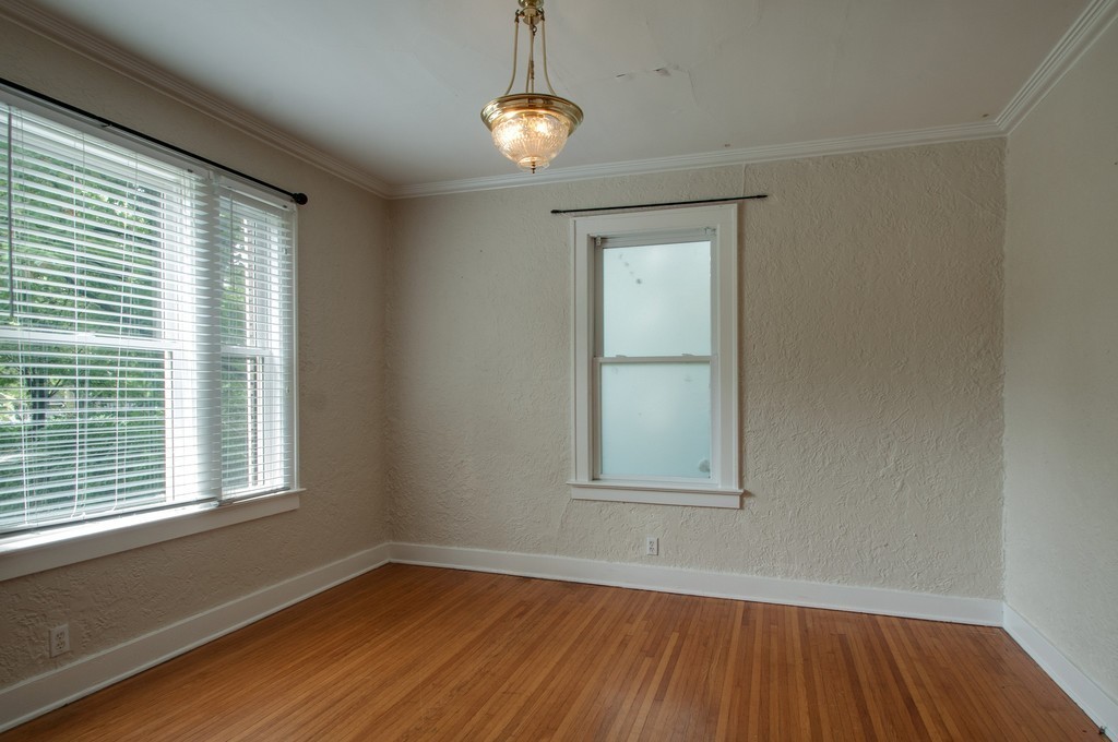 402 Fairfax Ave Property Photo 4