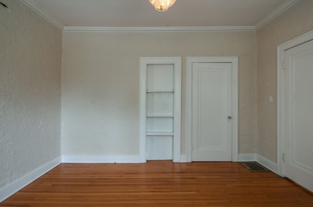 402 Fairfax Ave Property Photo 5