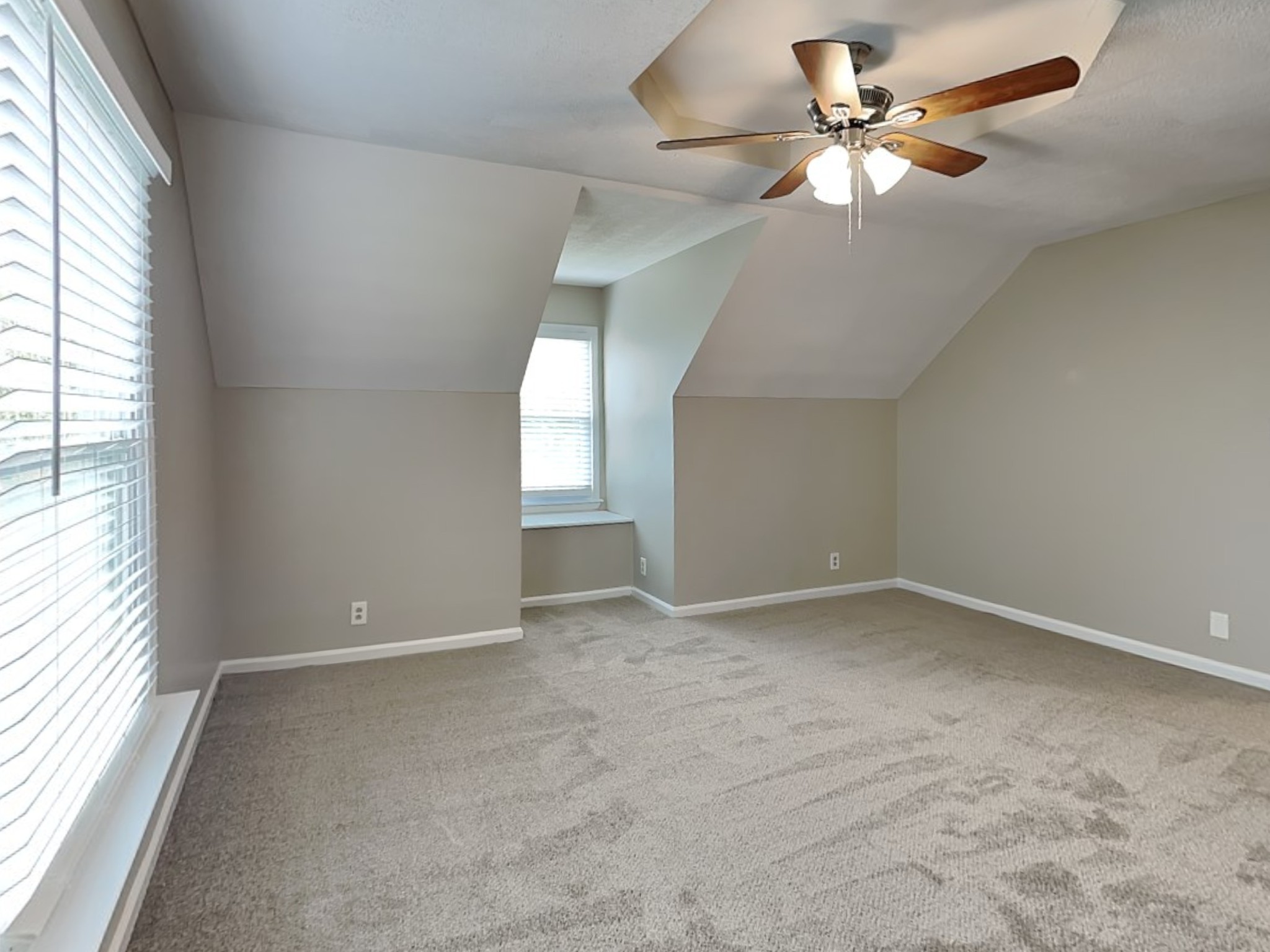2103 Winthorne Ln Property Photo 6