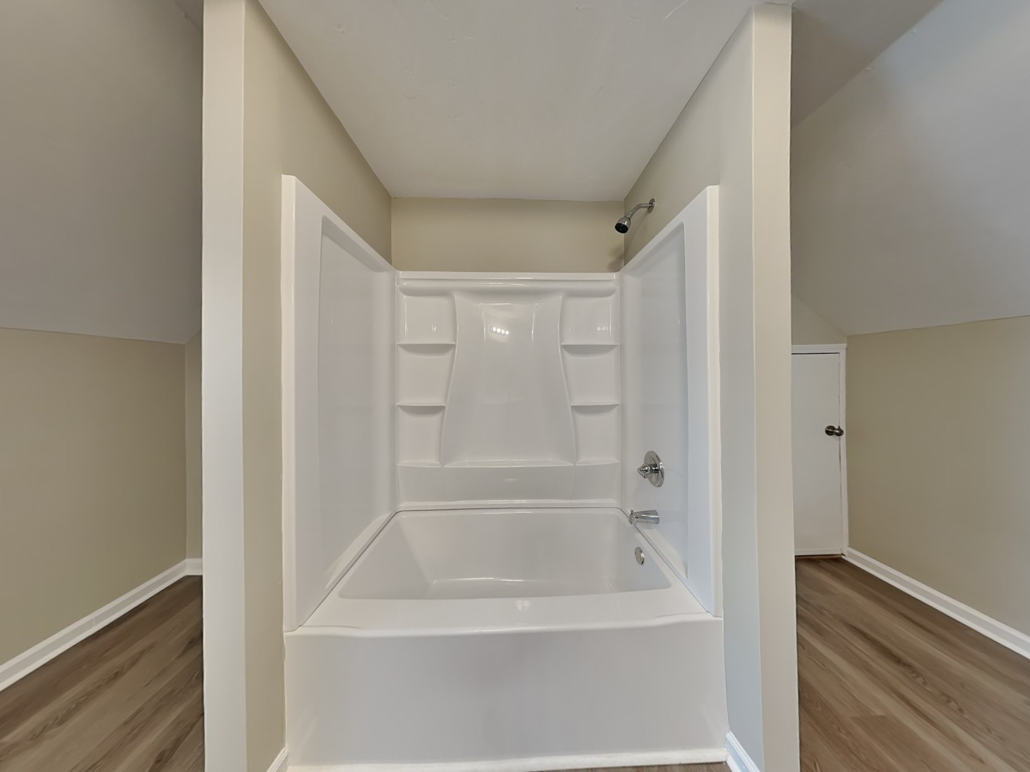2103 Winthorne Ln Property Photo 8