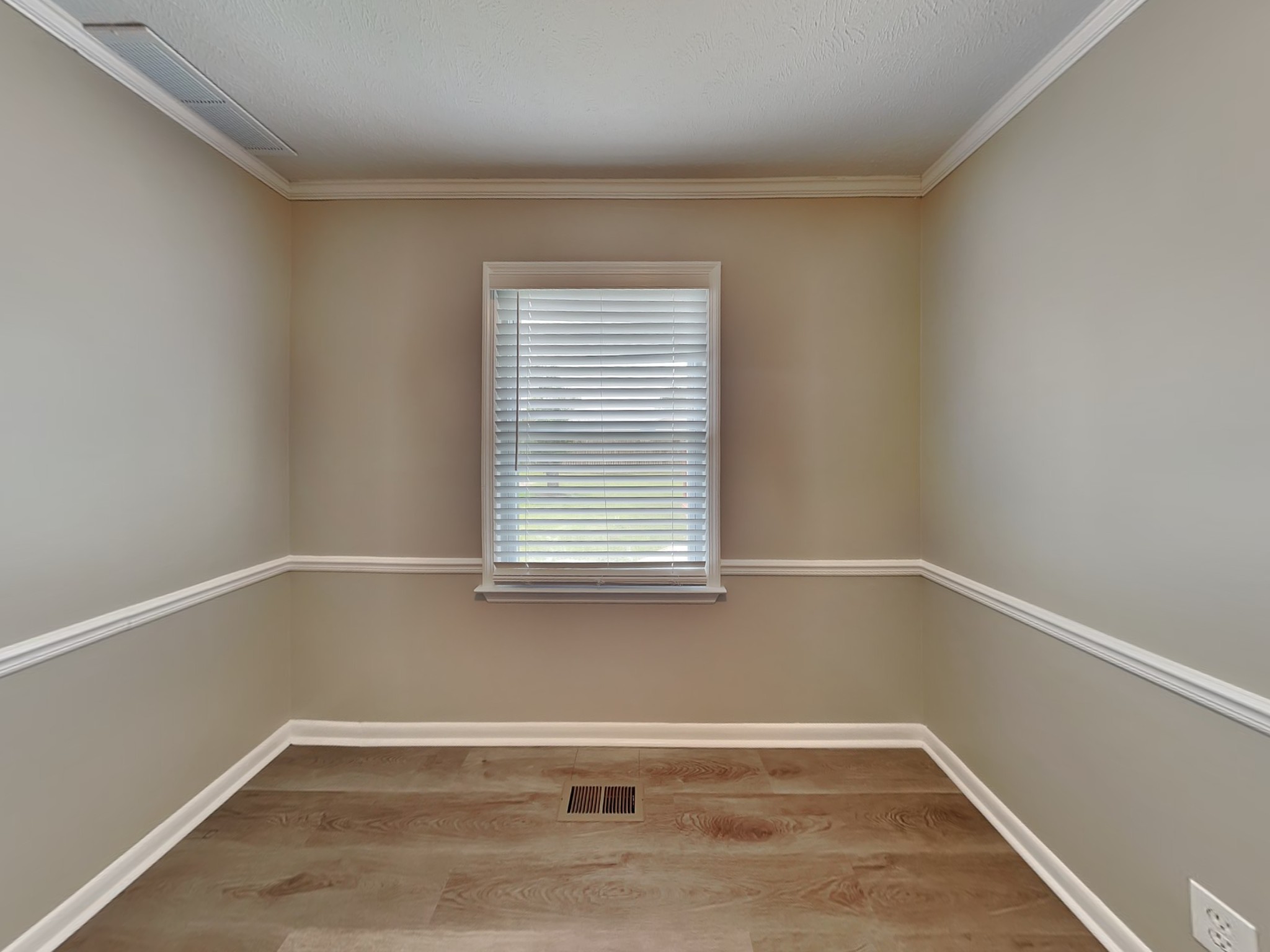 2103 Winthorne Ln Property Photo 10