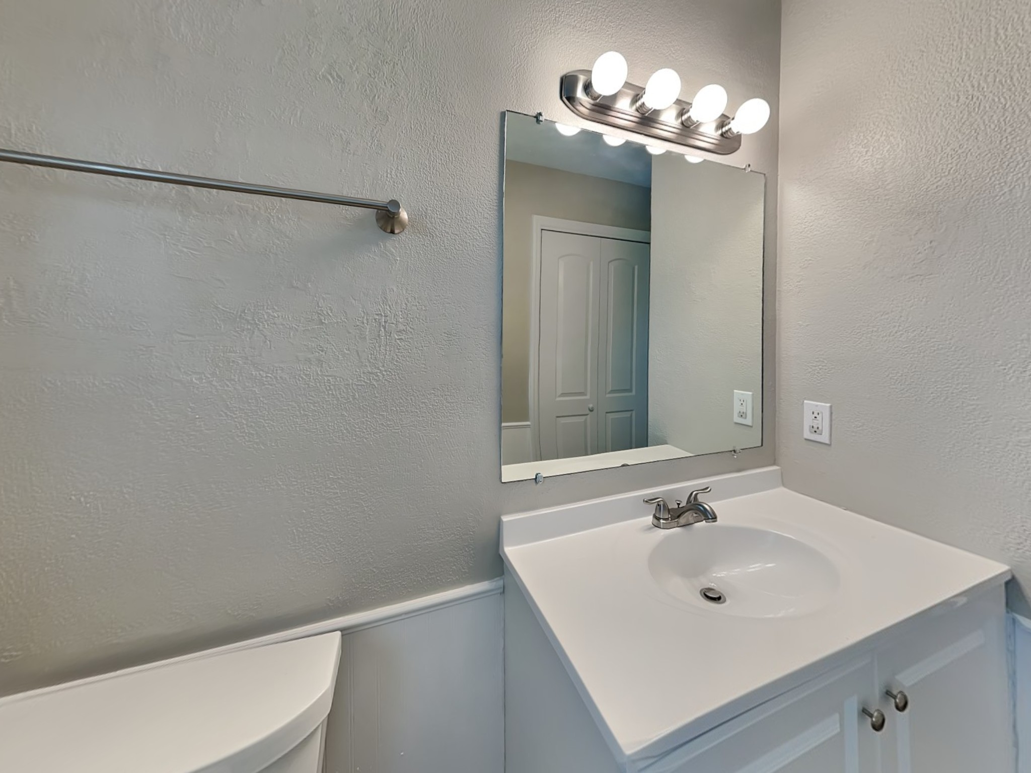 2103 Winthorne Ln Property Photo 14