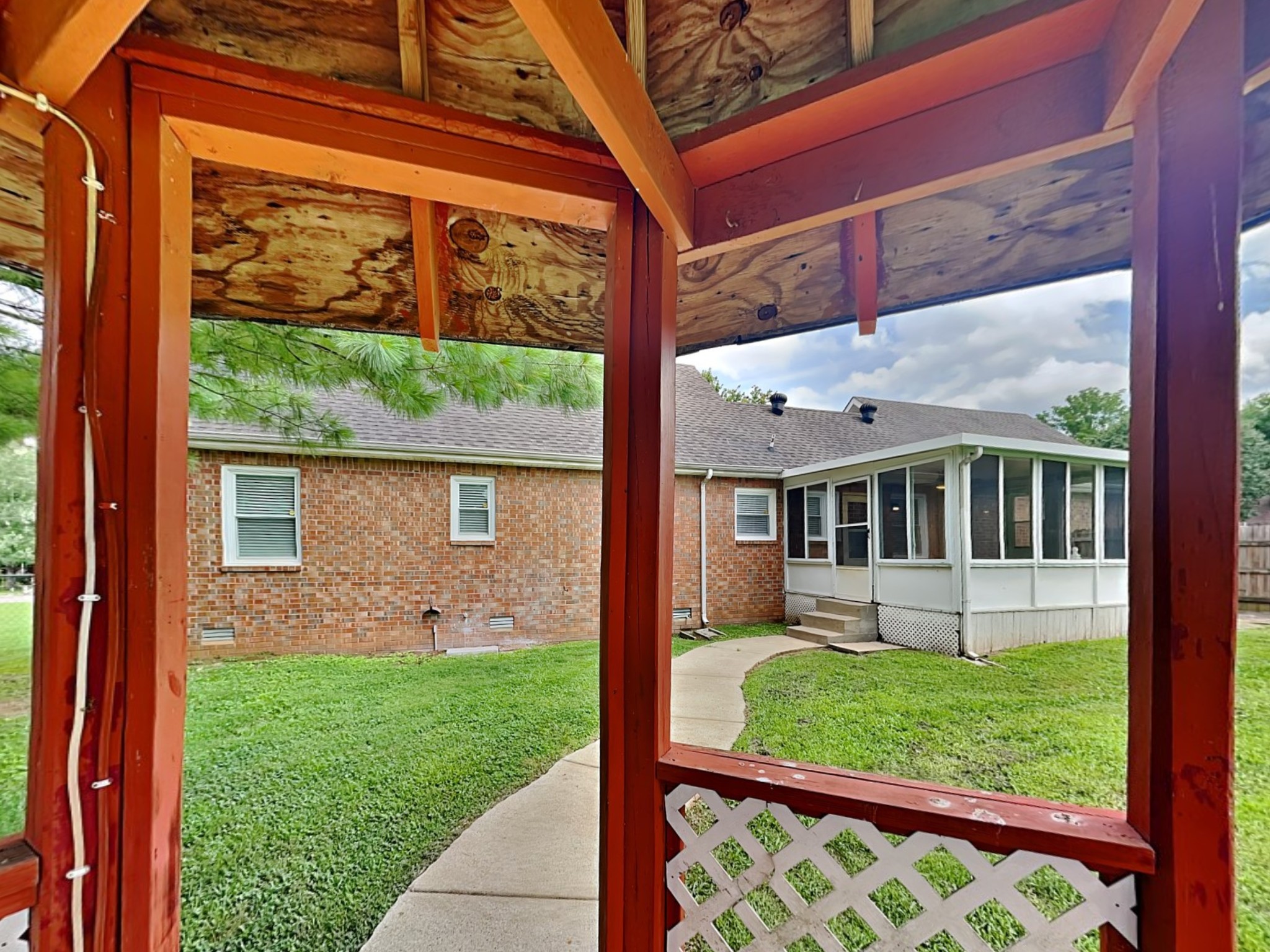 2103 Winthorne Ln Property Photo 18