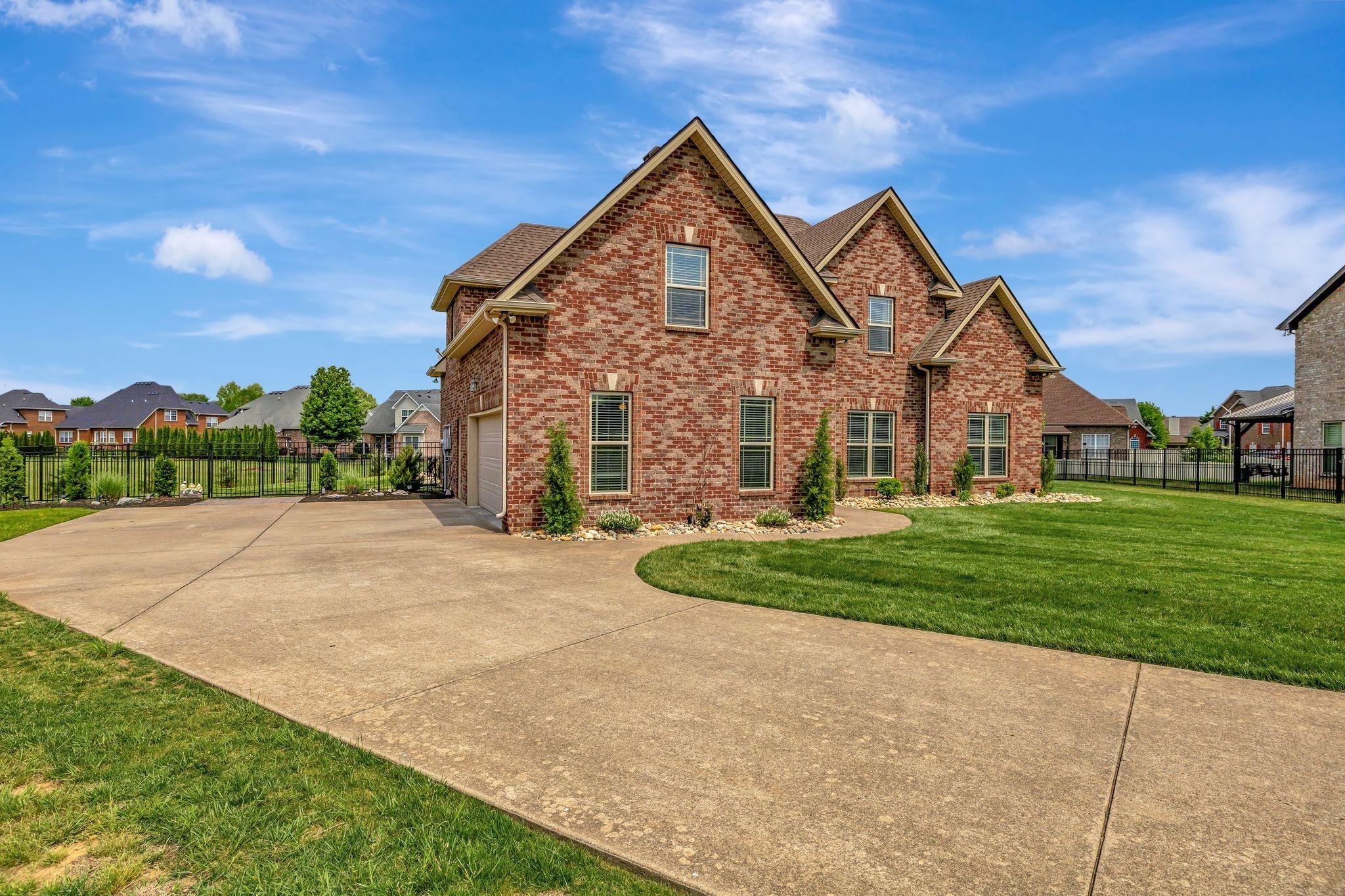 2406 Dewdrop Ct Property Photo 5