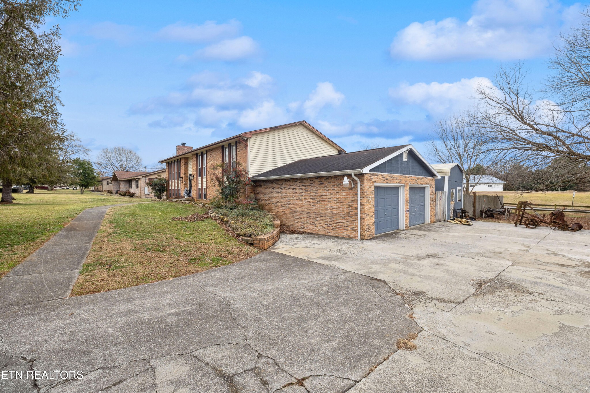 602 Mize Circle Property Photo 2