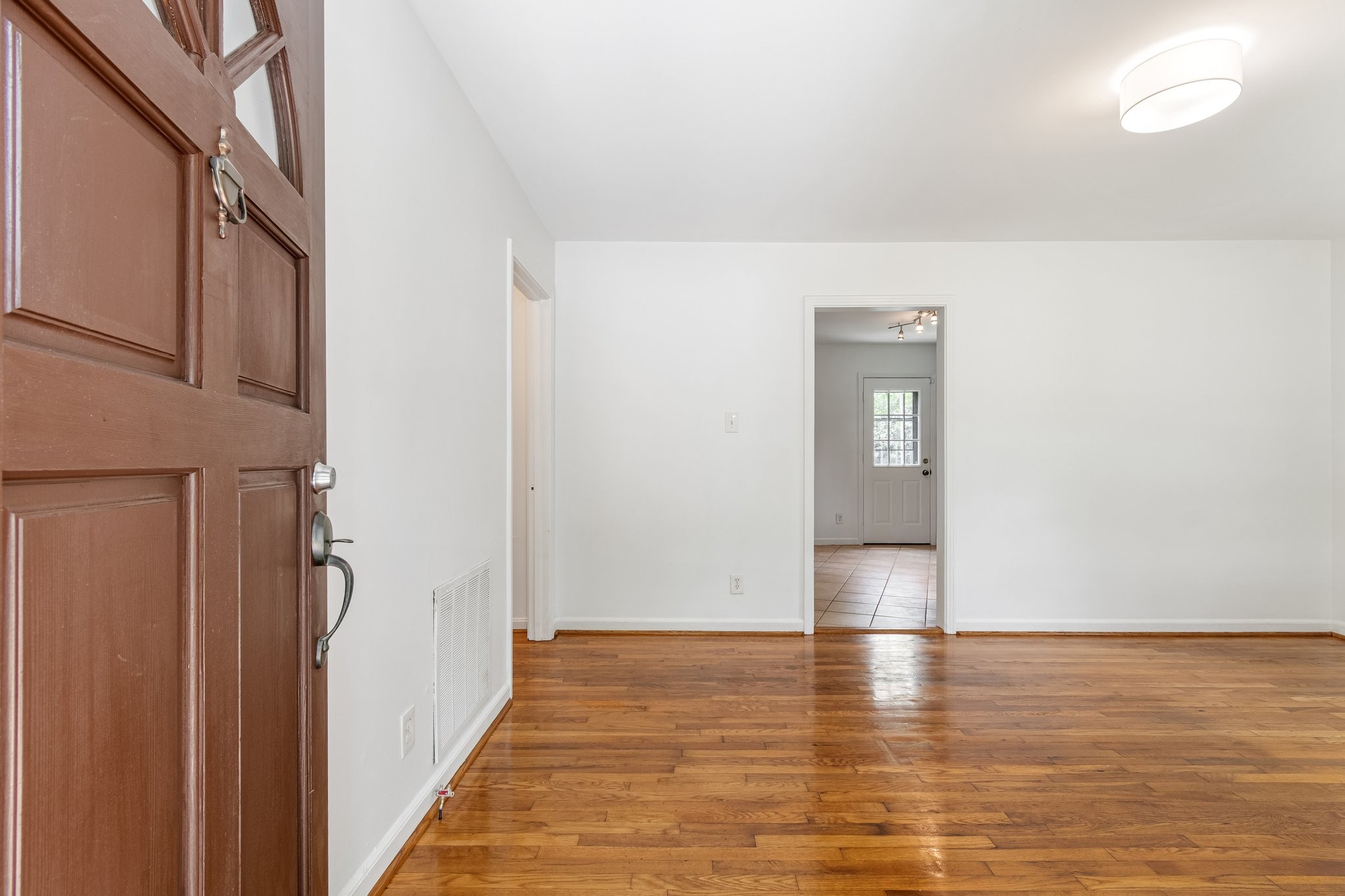 5518 Meadowcrest Ln Property Photo 2