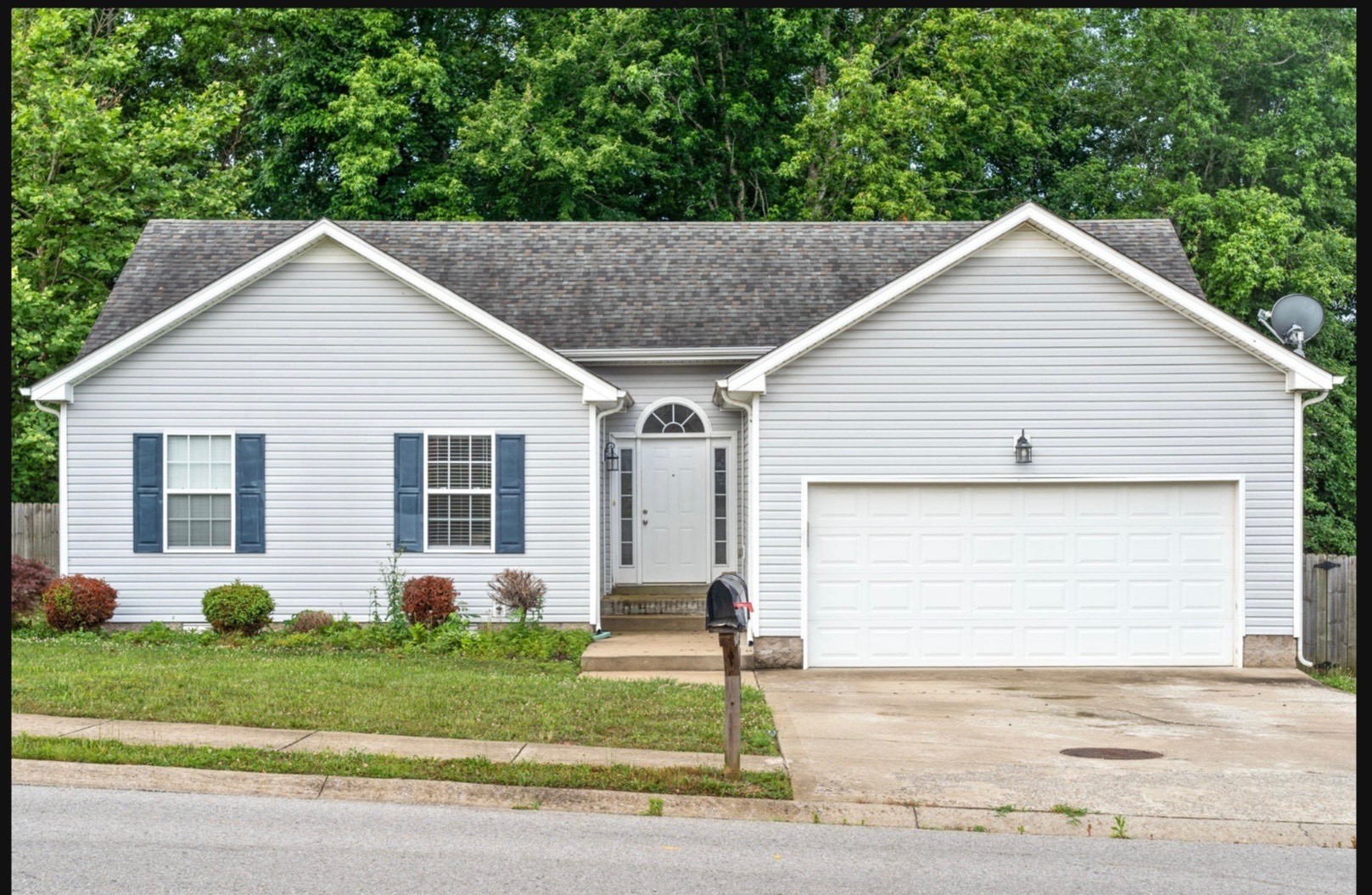 1688 Parkside Dr Property Photo 1