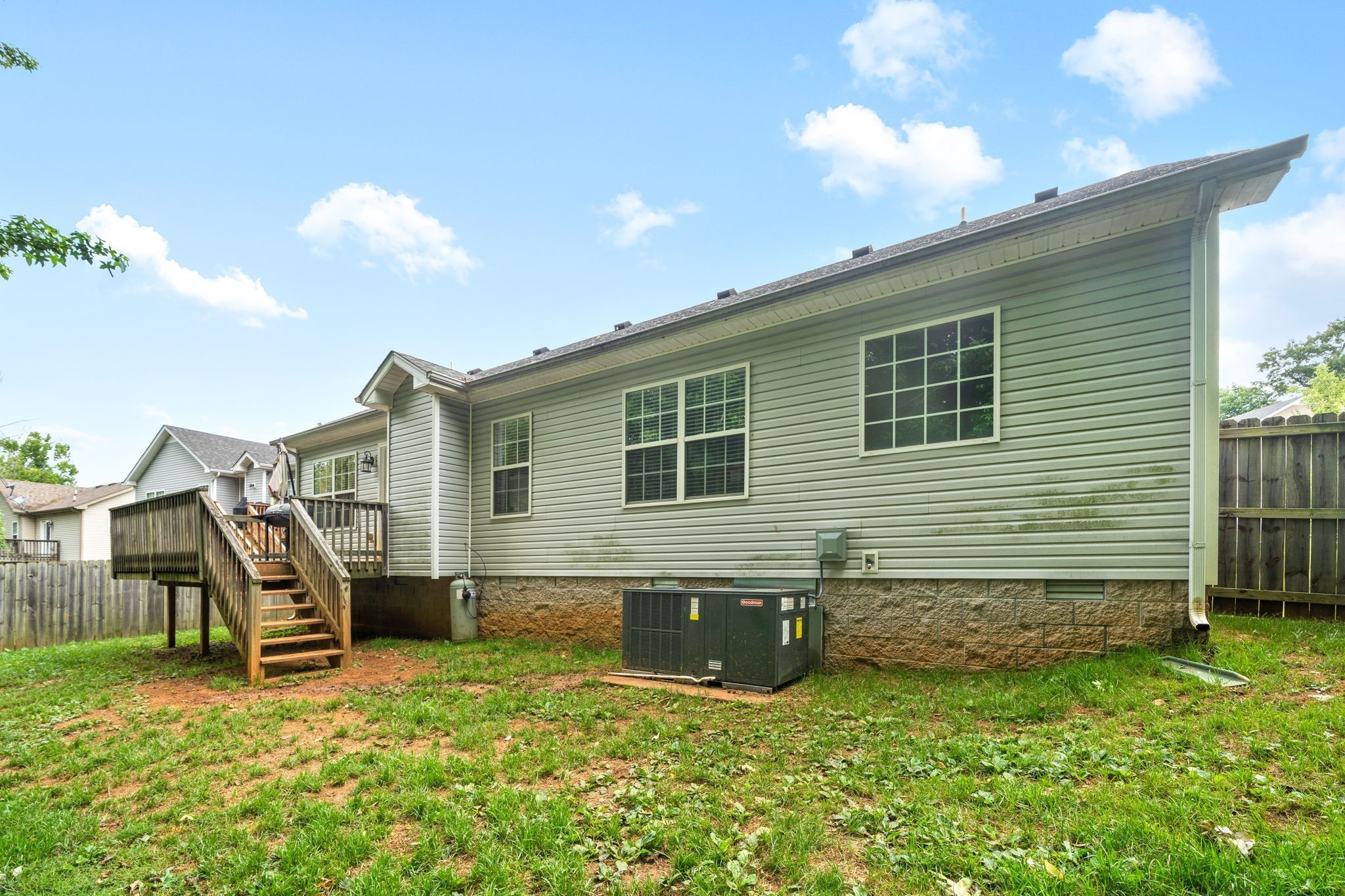 1688 Parkside Dr Property Photo 3