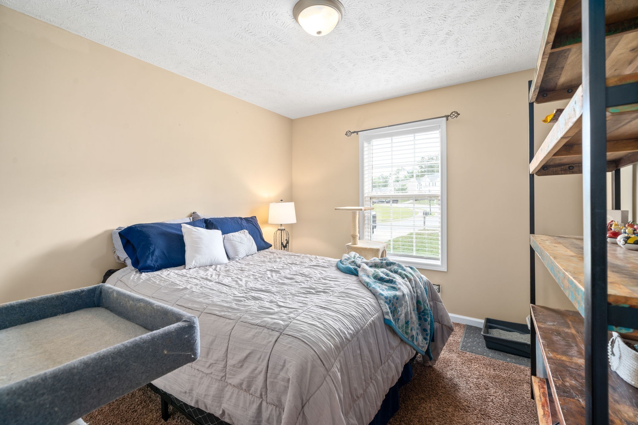 1688 Parkside Dr Property Photo 4