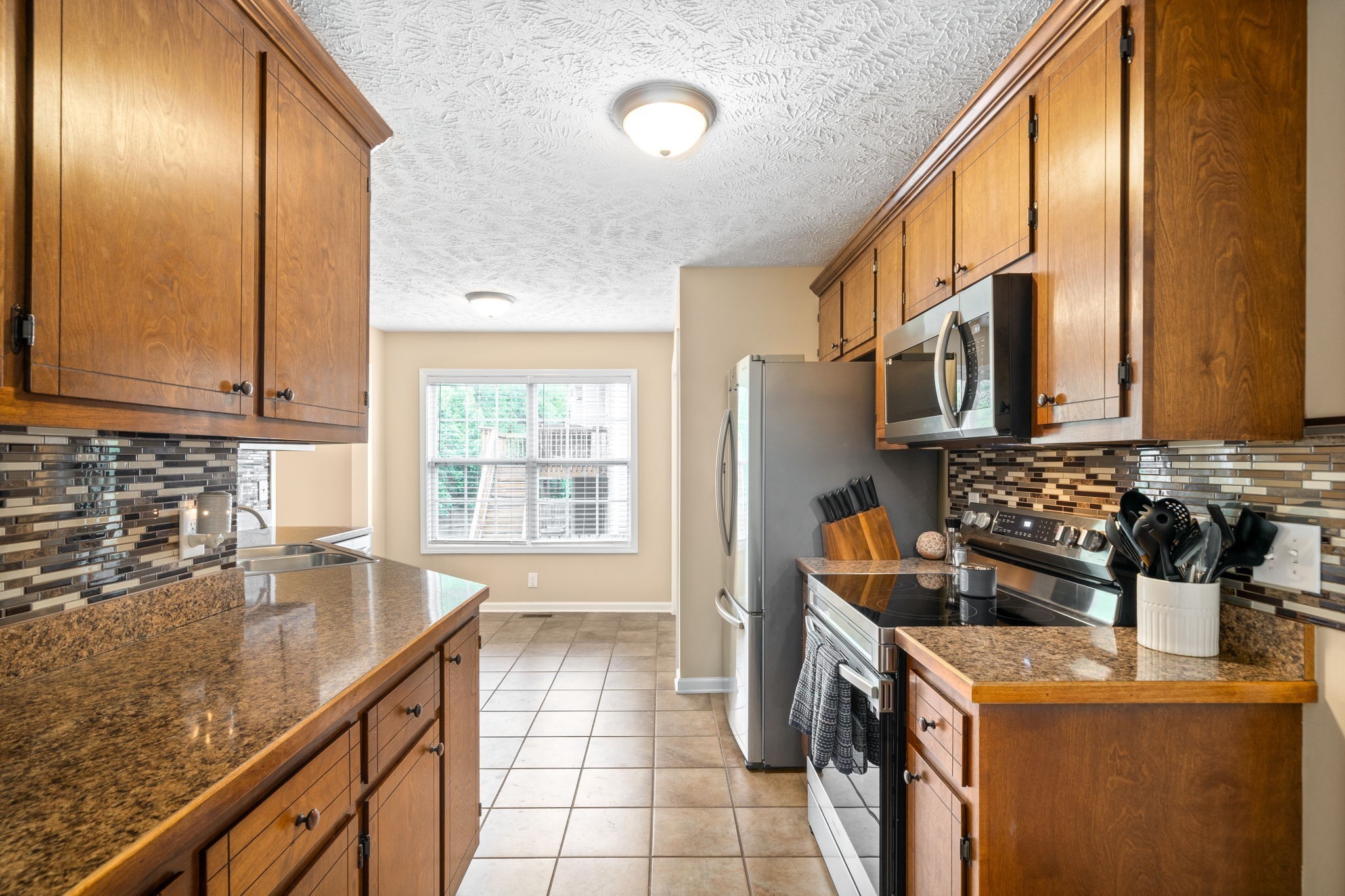 1688 Parkside Dr Property Photo 9