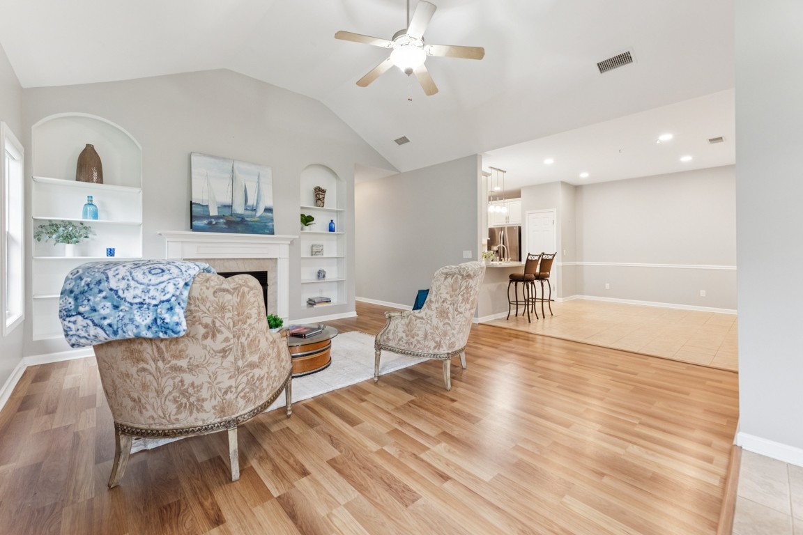 1097 Richmond Way Property Photo 3