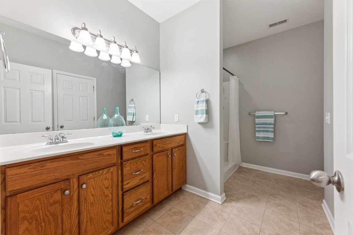 1097 Richmond Way Property Photo 12