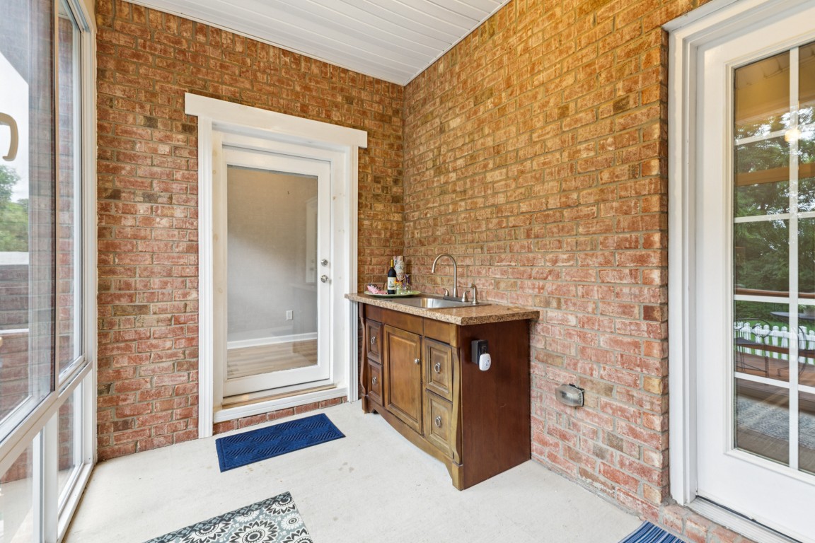 1097 Richmond Way Property Photo 19