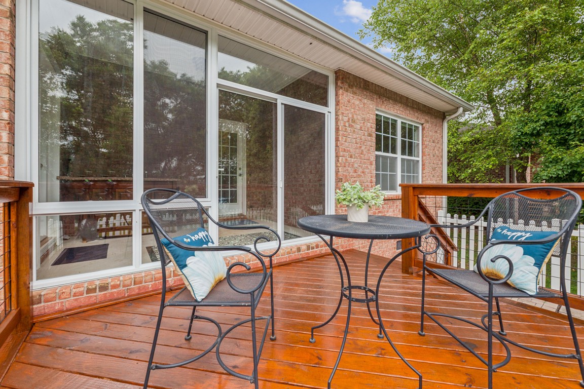 1097 Richmond Way Property Photo 20