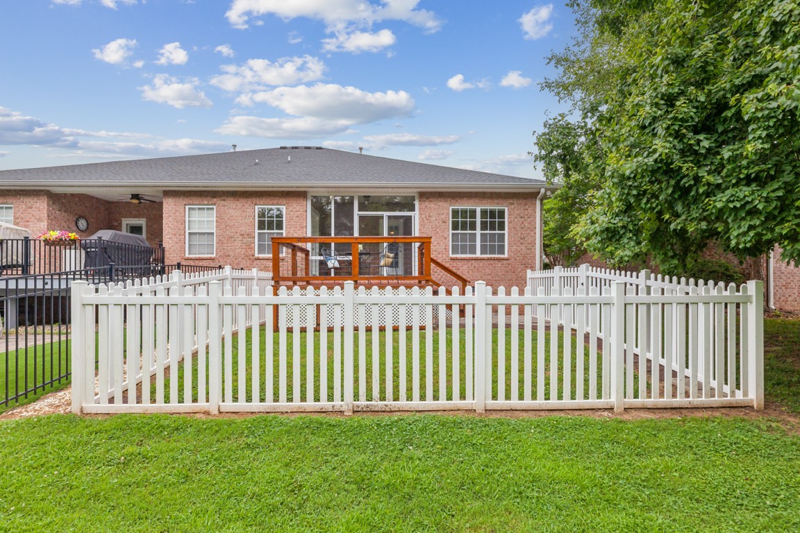 1097 Richmond Way Property Photo 23