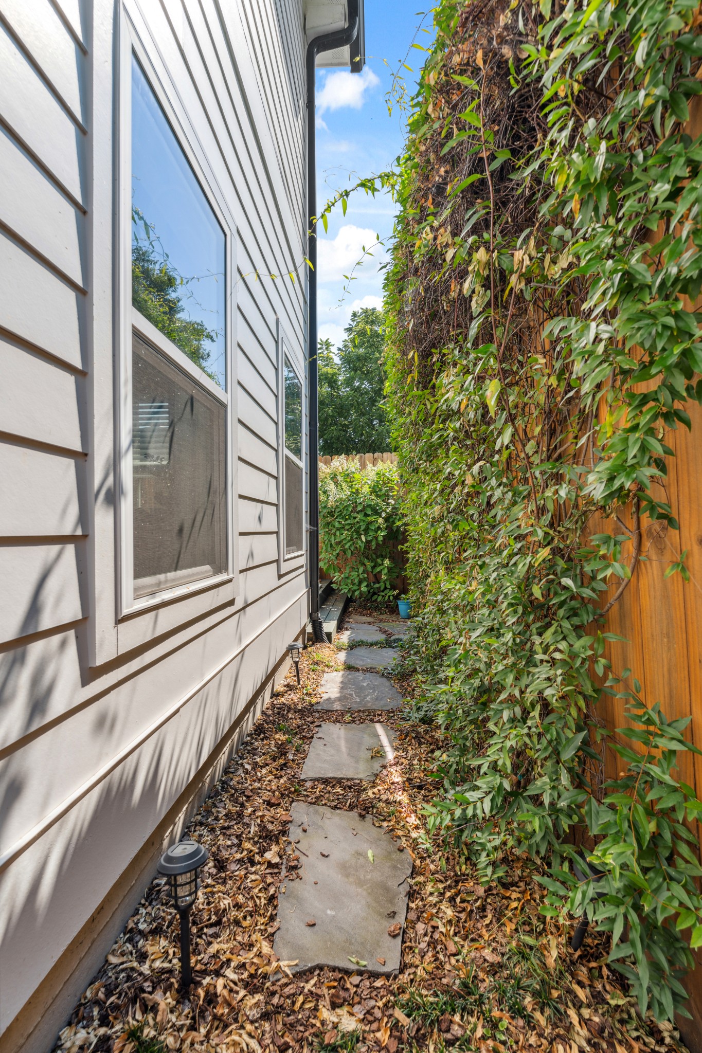 1916 Owen St Property Photo 36