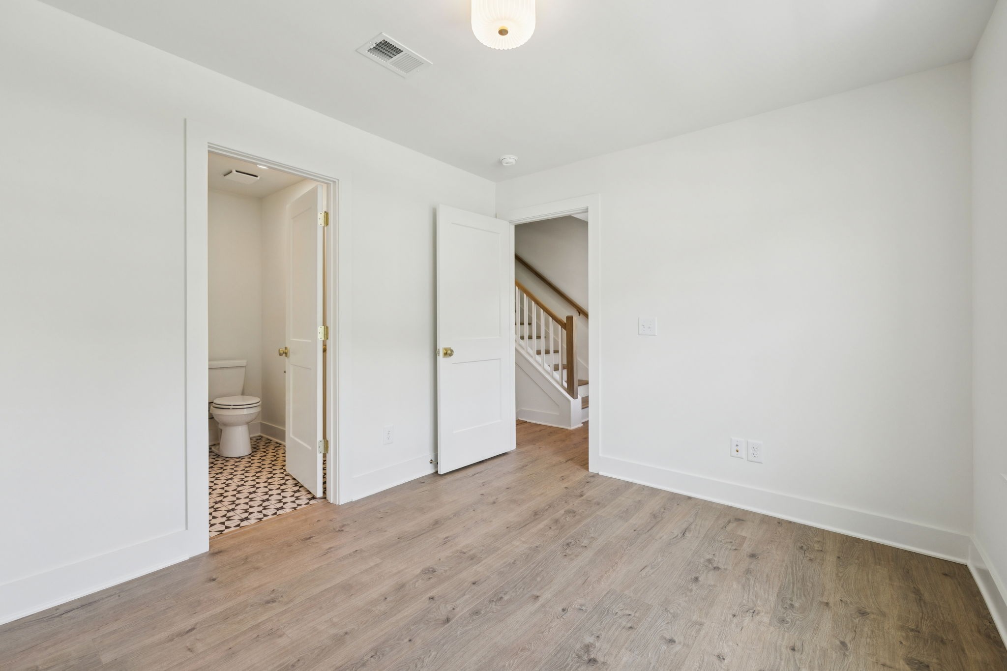 504 Edwin St Property Photo 4