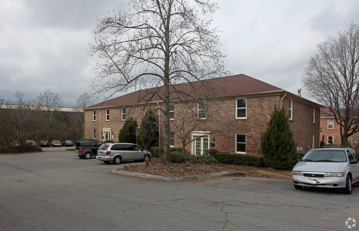 233 Wilson Pike Cir Property Photo 1
